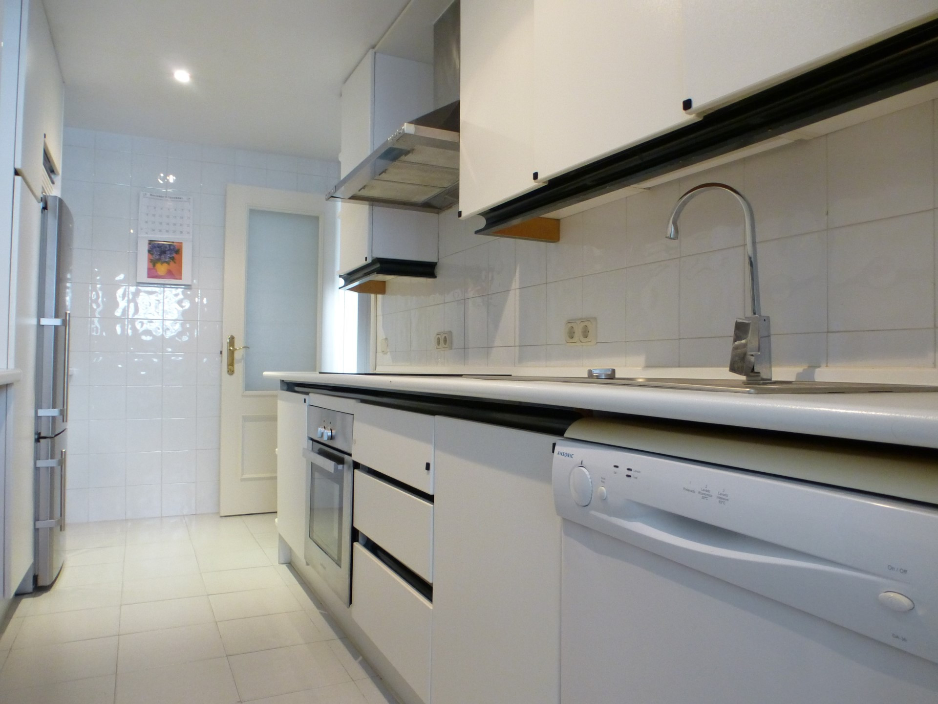 Apartamento moderno con 2 dormitorios en el centro de Puerto Banus.