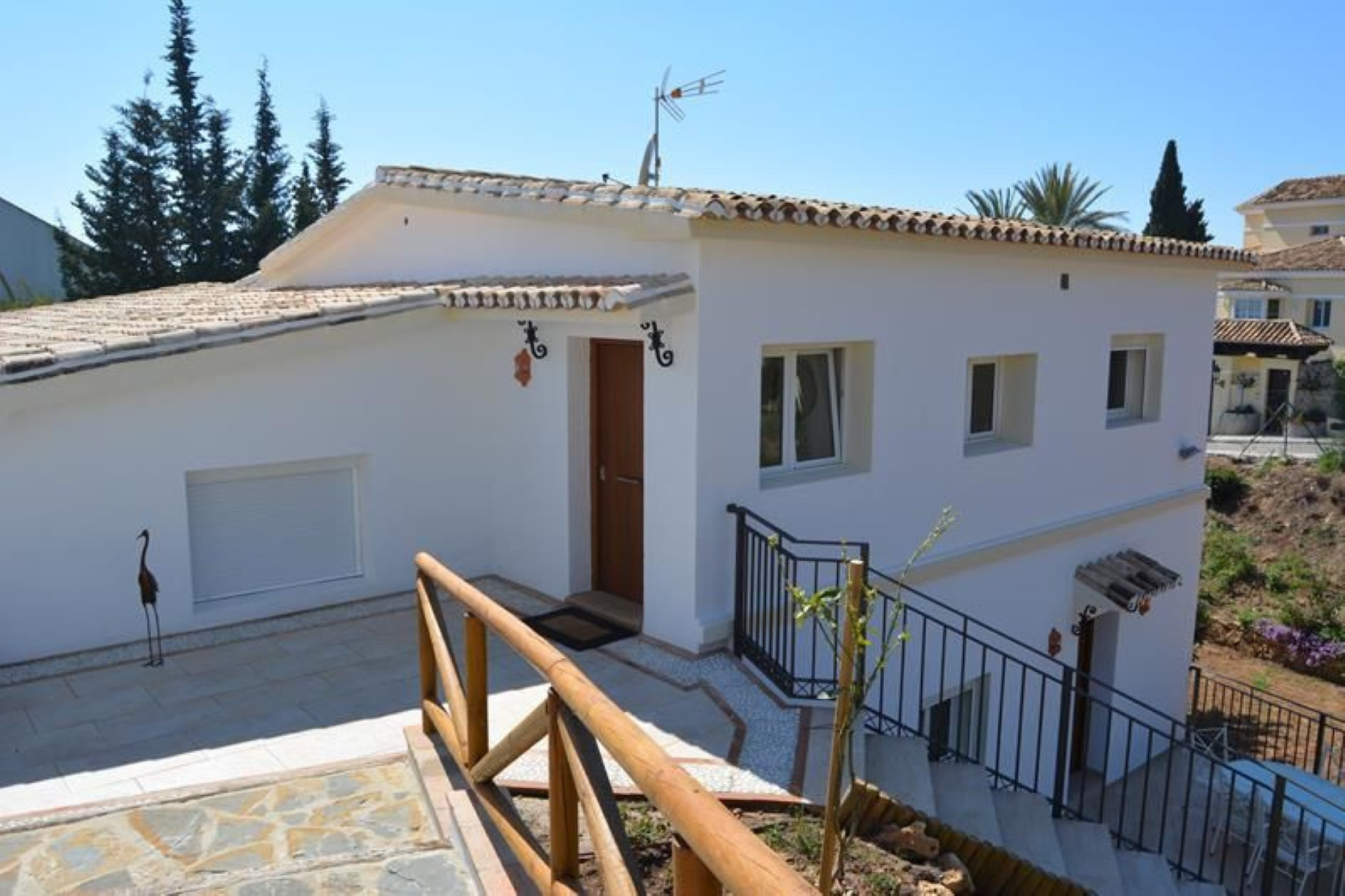 Independent 5 bedroom villa in El Rosario