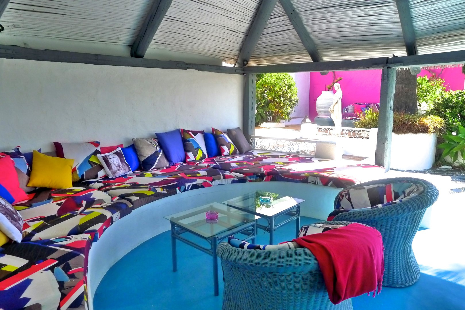 Amazing Pop Art style villa with very large plot in Marbella Hill Club, Marbellas Golden Mile