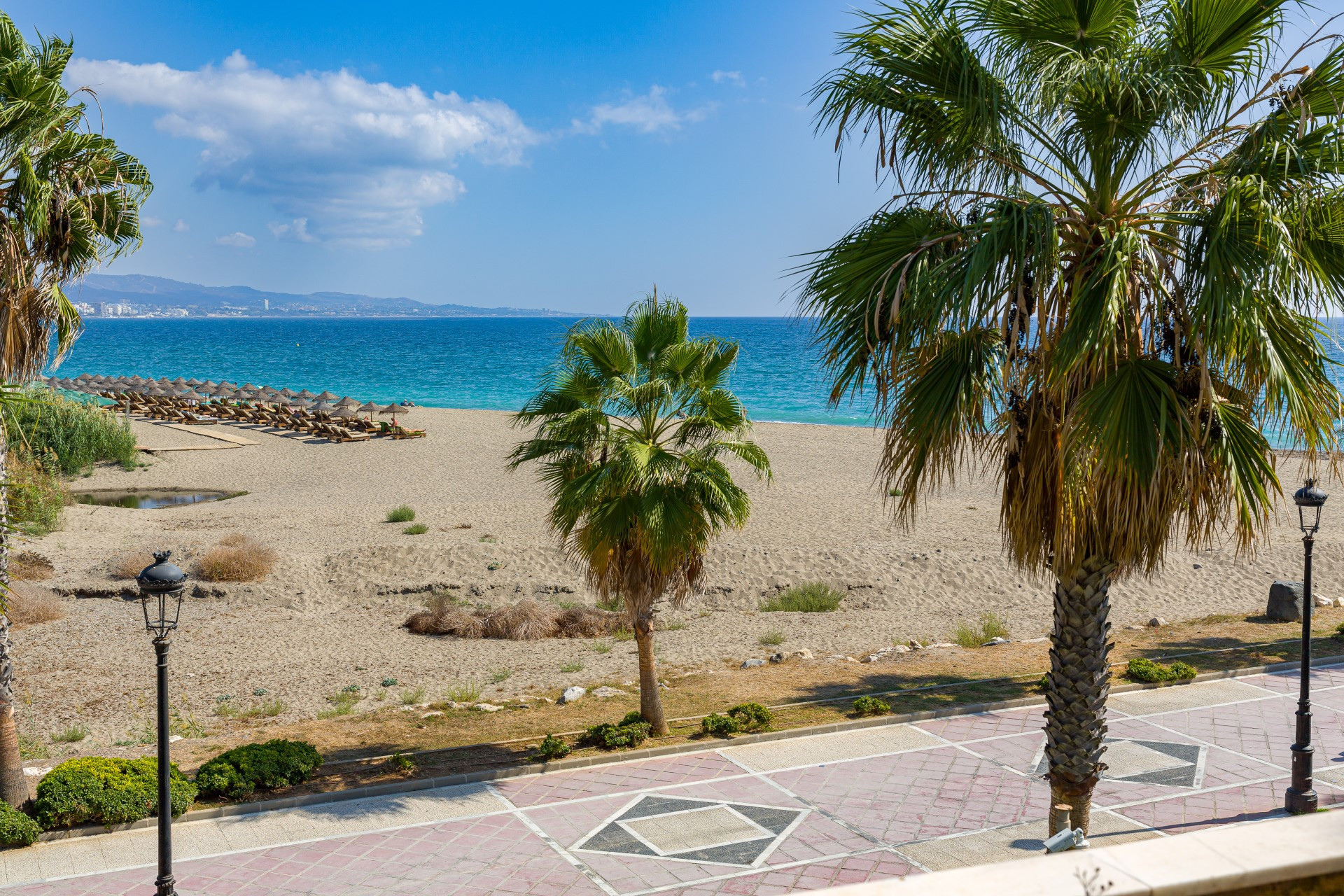 Apartment en primera linea de Playa en Los Granados, Puerto Banus