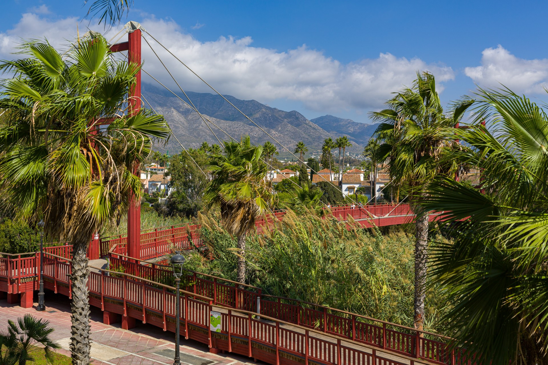 Frontline beach apartment in Los Granados, Puerto Banus