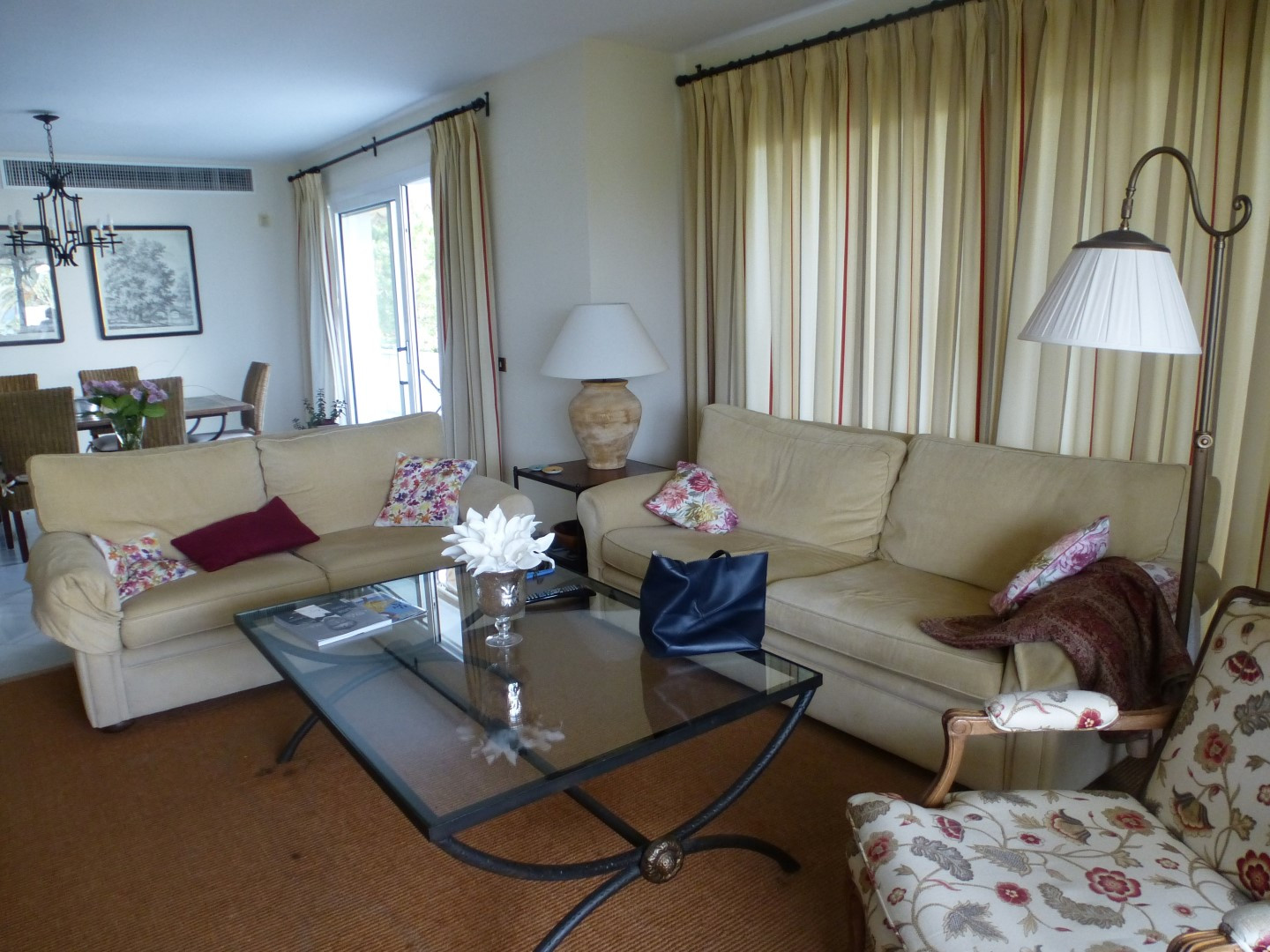 Frontline beach apartment in Los Granados, Puerto Banus