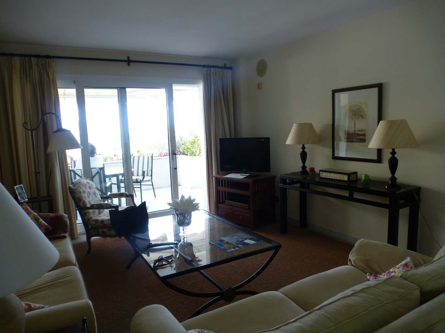 Frontline beach apartment in Los Granados, Puerto Banus