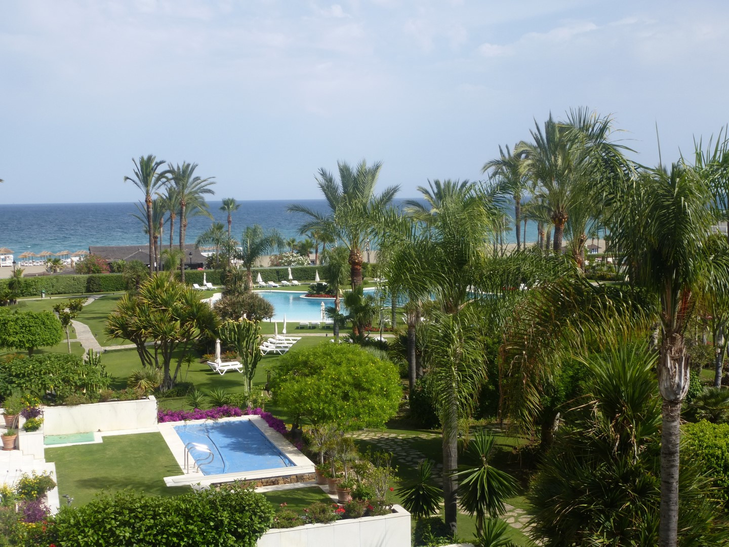 Apartment en primera linea de Playa en Los Granados, Puerto Banus