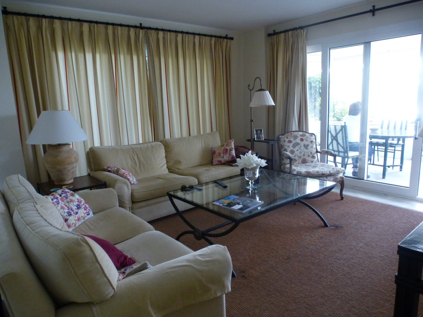 Frontline beach apartment in Los Granados, Puerto Banus