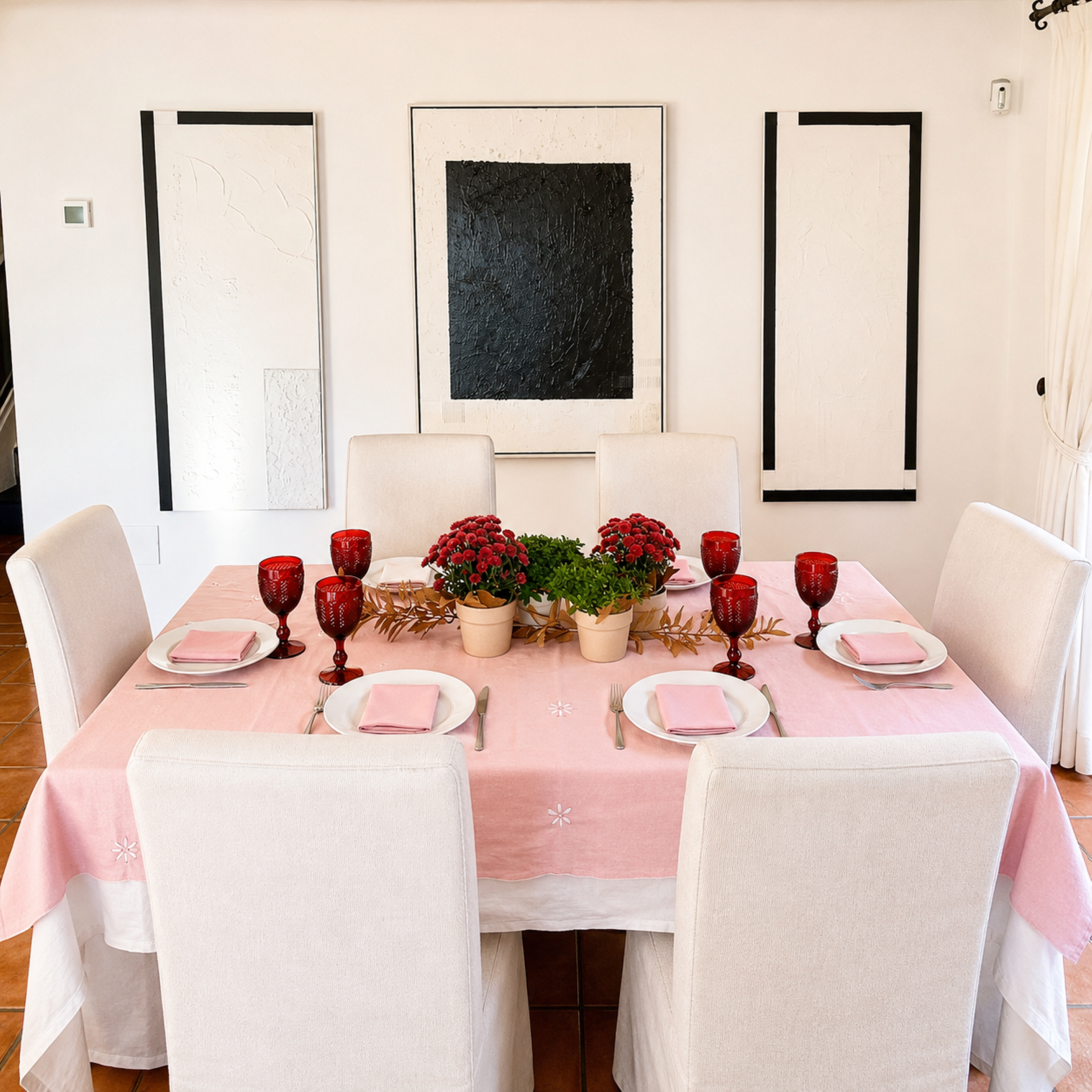 Elegant 6 bedroom villa on expansive plot in La Alzambra, Nueva Andalucia