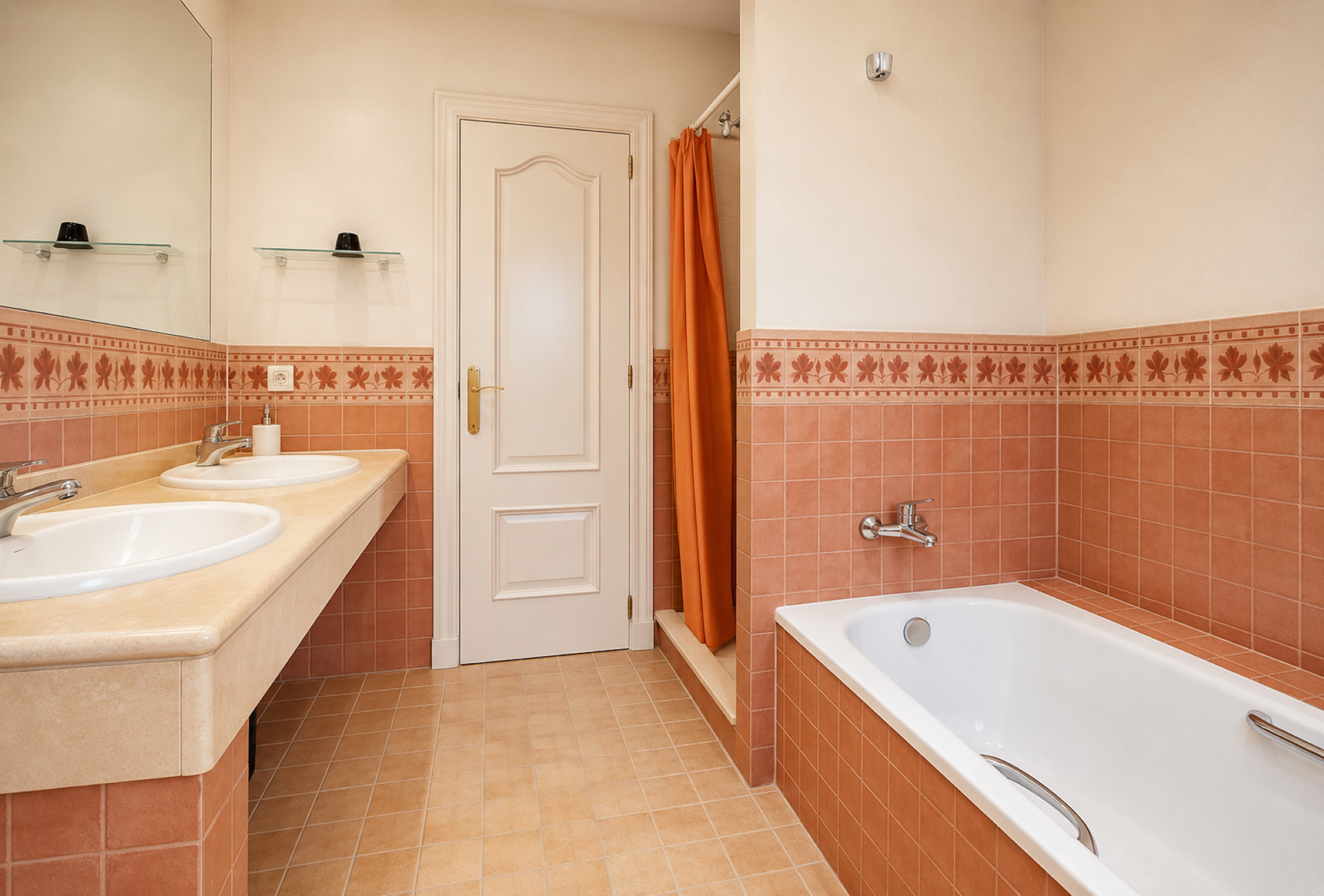 Elegant 6 bedroom villa on expansive plot in La Alzambra, Nueva Andalucia