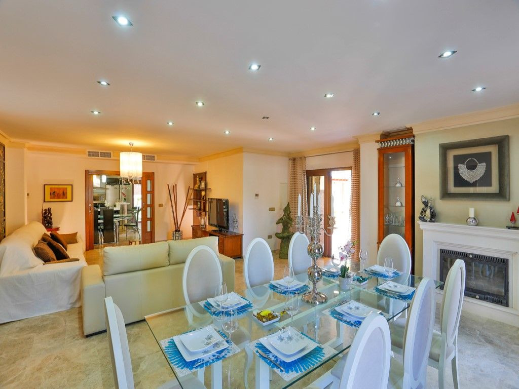 Andalucian beachside villa for rent on Marbellas Golden Mile