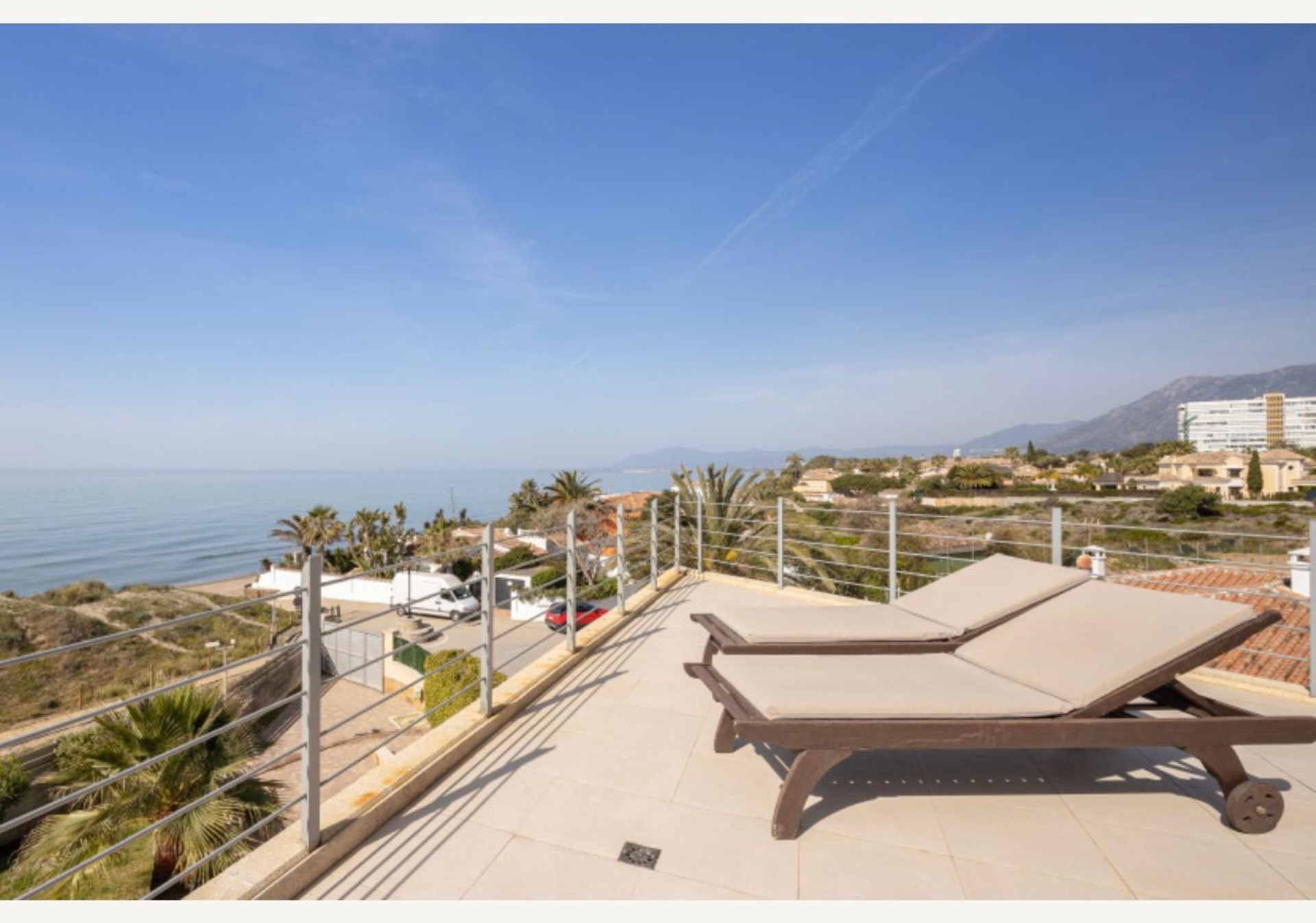 Stunning frontline beach 5 bedroom villa East of Marbella town