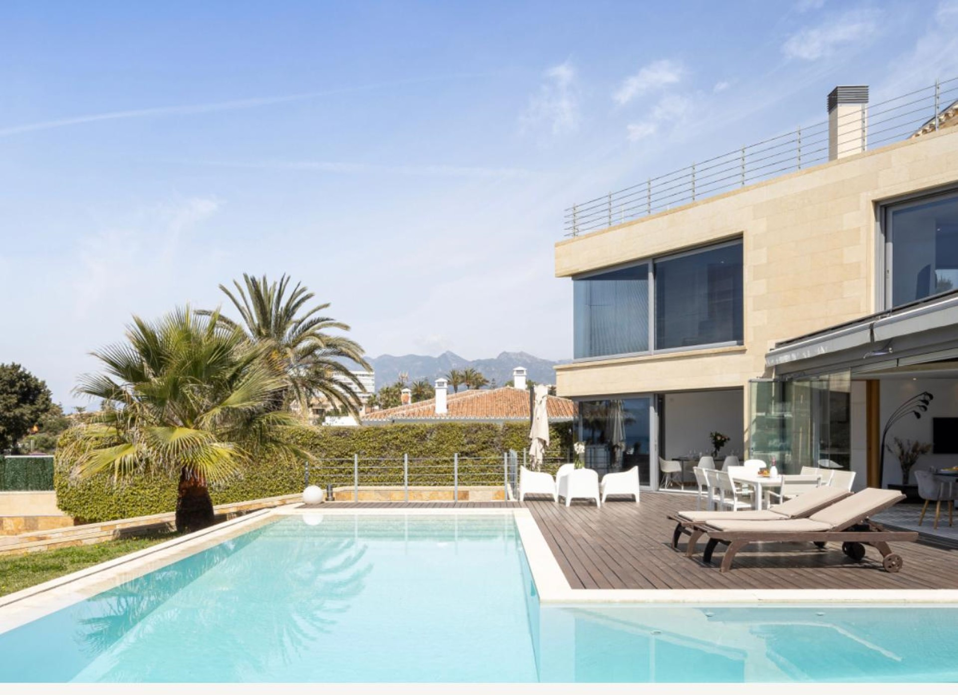 Stunning frontline beach 5 bedroom villa East of Marbella town