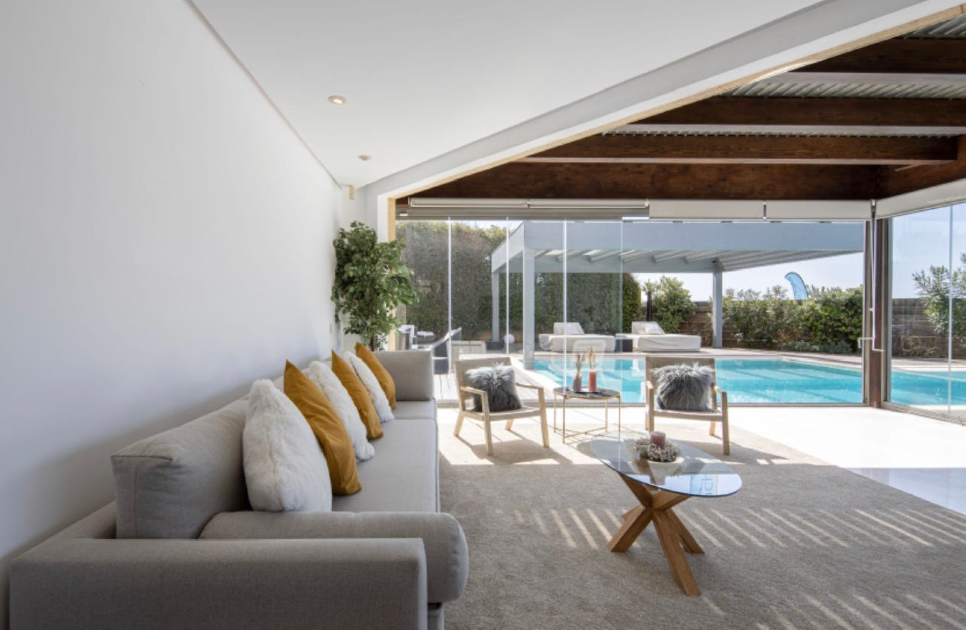 Stunning frontline beach 5 bedroom villa East of Marbella town