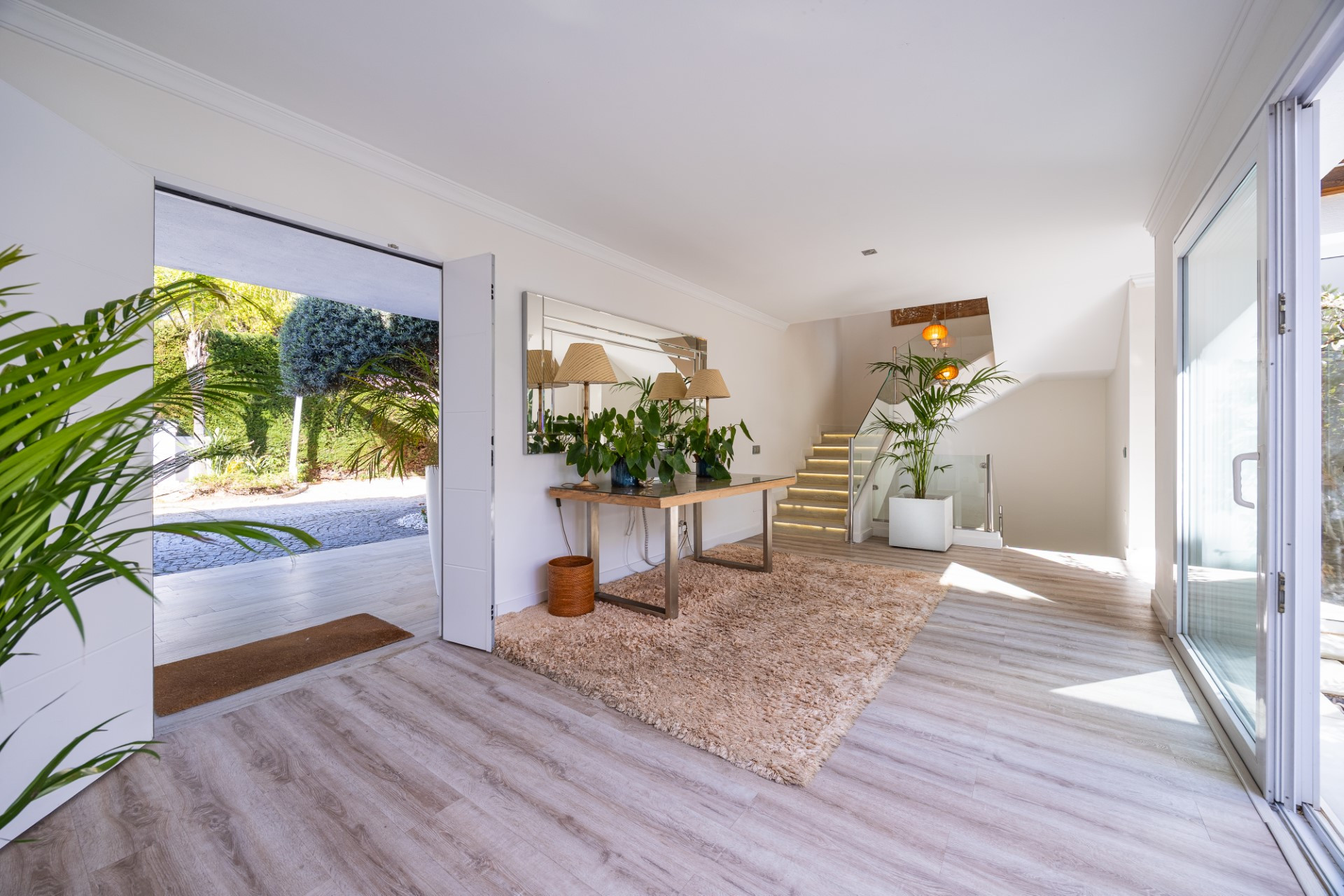 Elegante chalet familiar con amplios jardines situado en Rocio Nagüeles