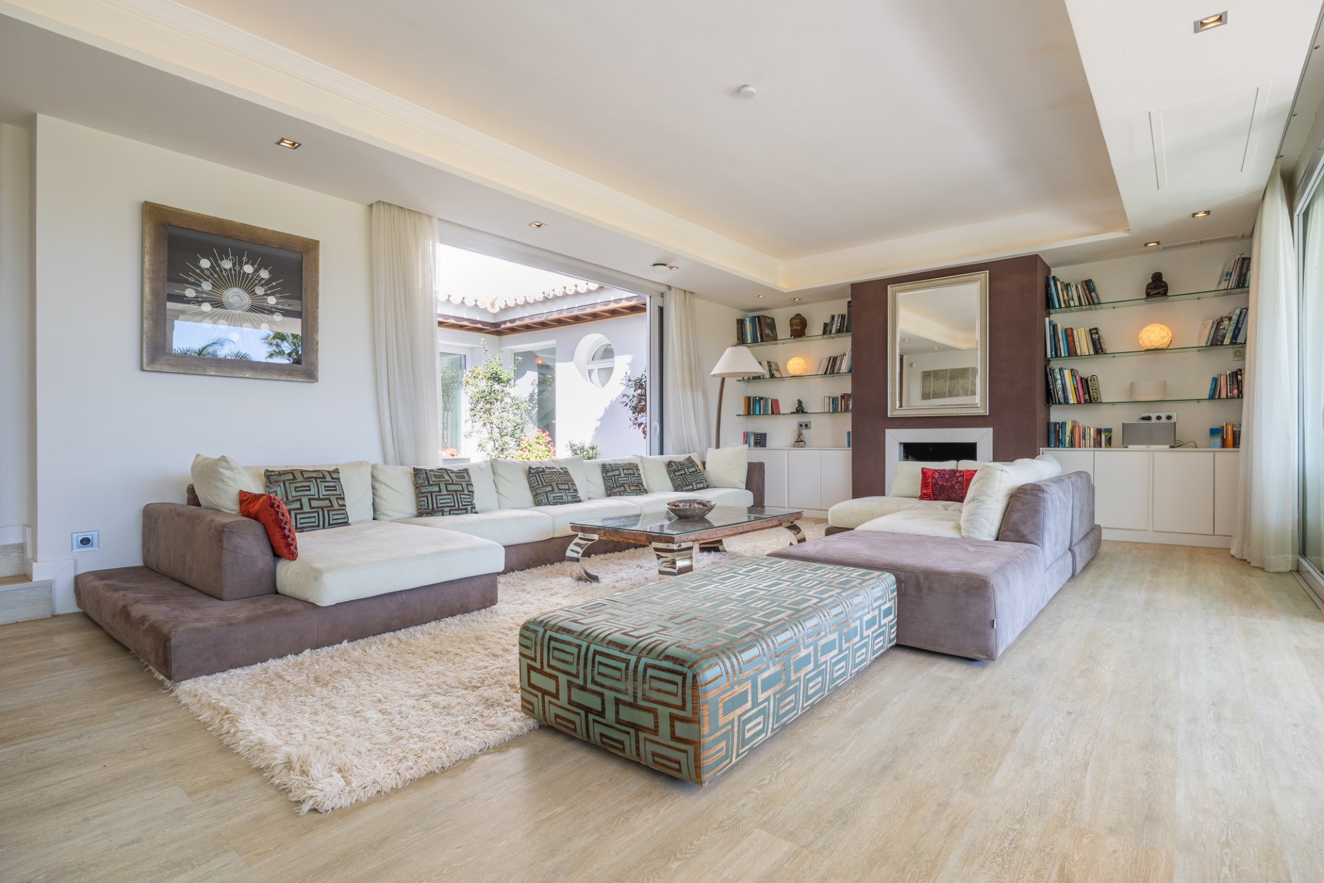 Elegante chalet familiar con amplios jardines situado en Rocio Nagüeles