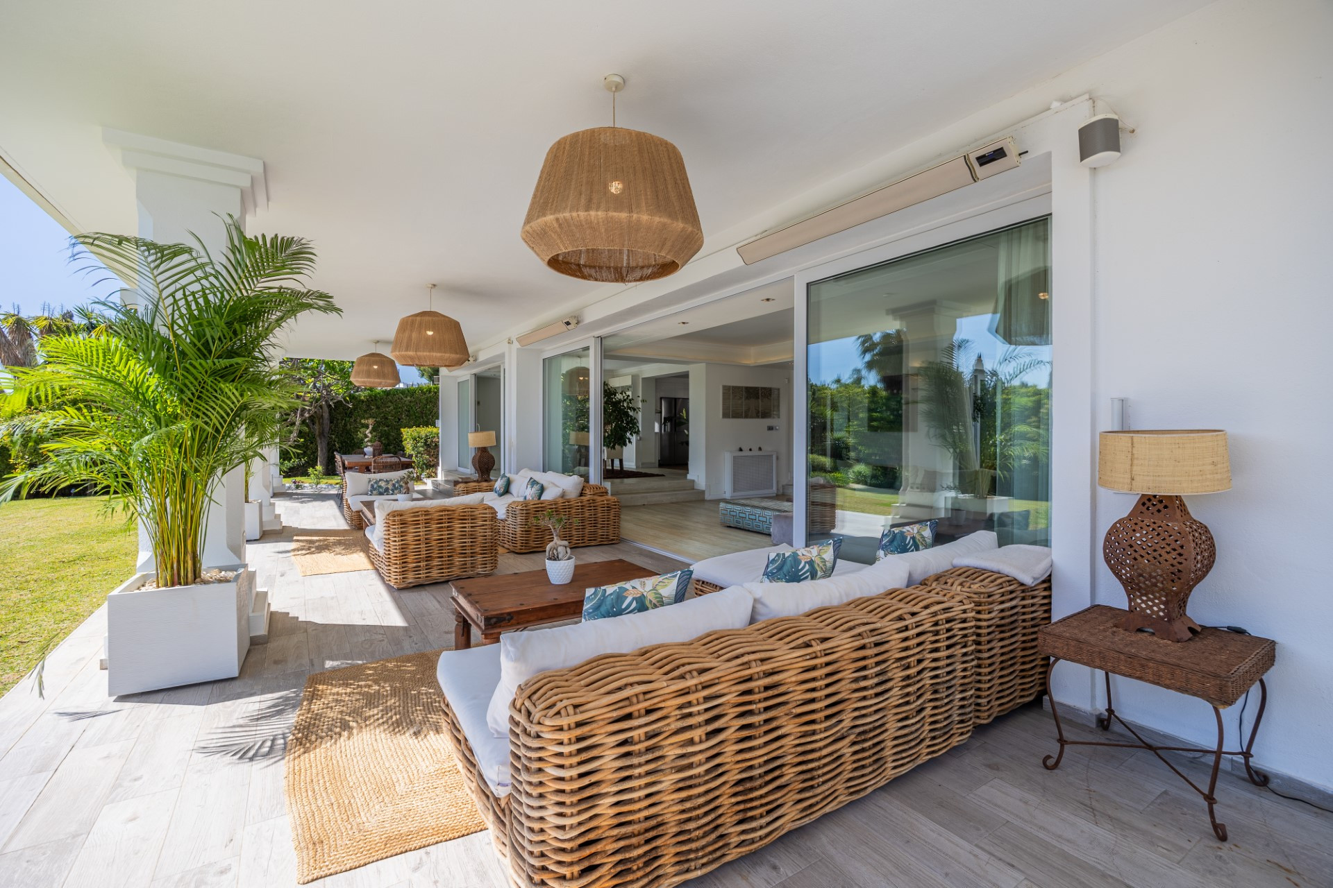 Elegante chalet familiar con amplios jardines situado en Rocio Nagüeles