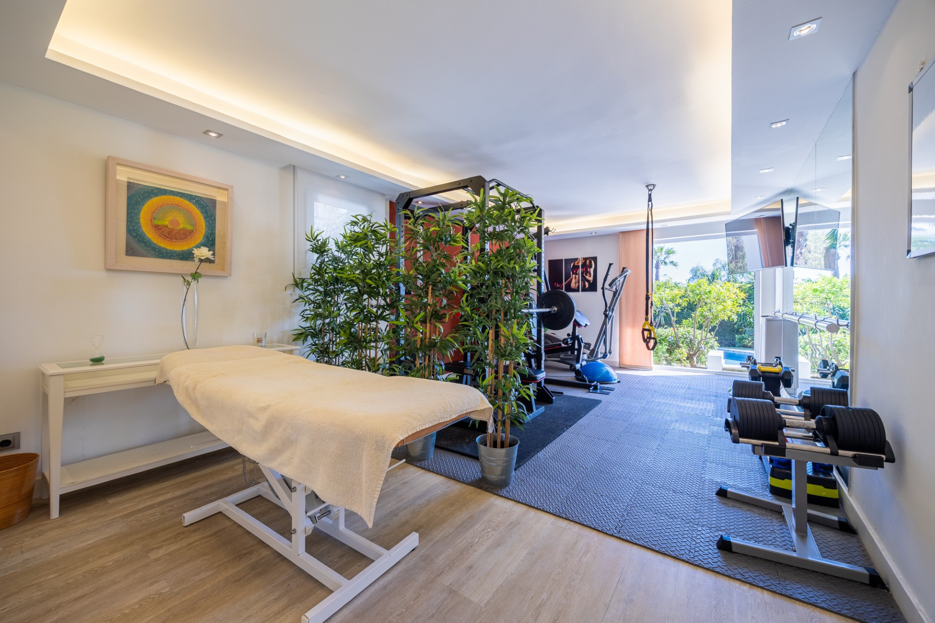 Elegante chalet familiar con amplios jardines situado en Rocio Nagüeles