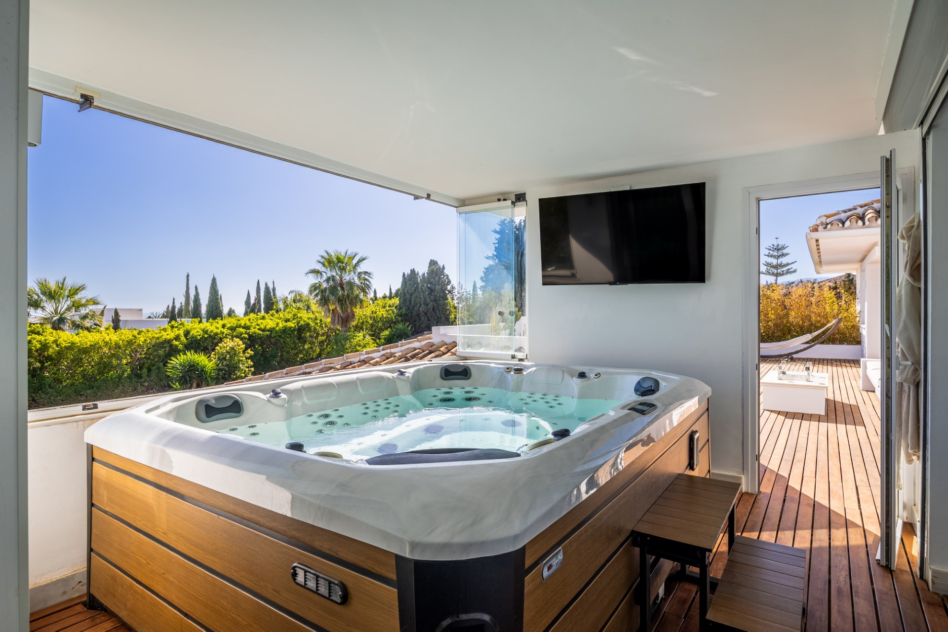 Elegante chalet familiar con amplios jardines situado en Rocio Nagüeles