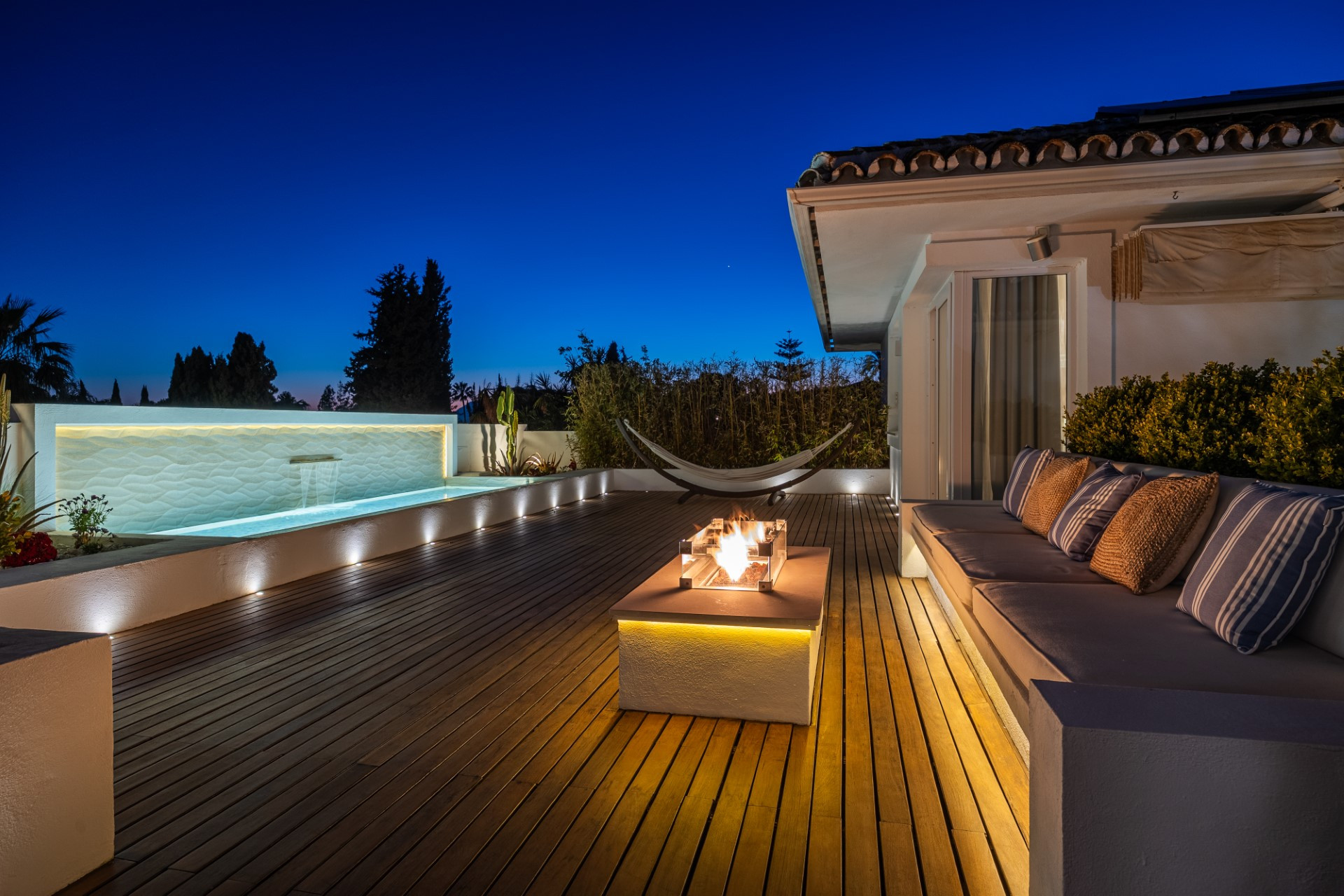 Elegante chalet familiar con amplios jardines situado en Rocio Nagüeles