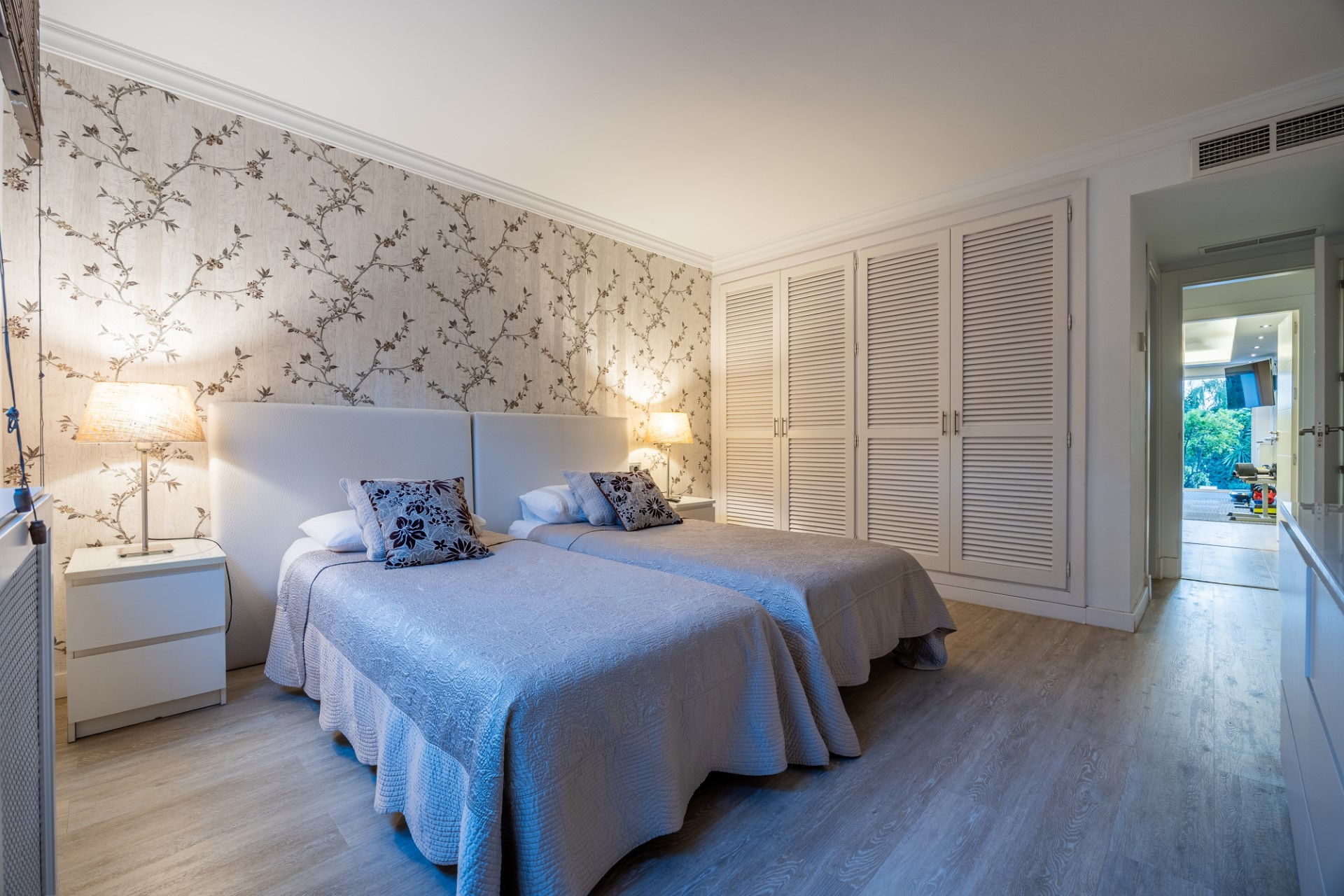 Elegante chalet familiar con amplios jardines situado en Rocio Nagüeles