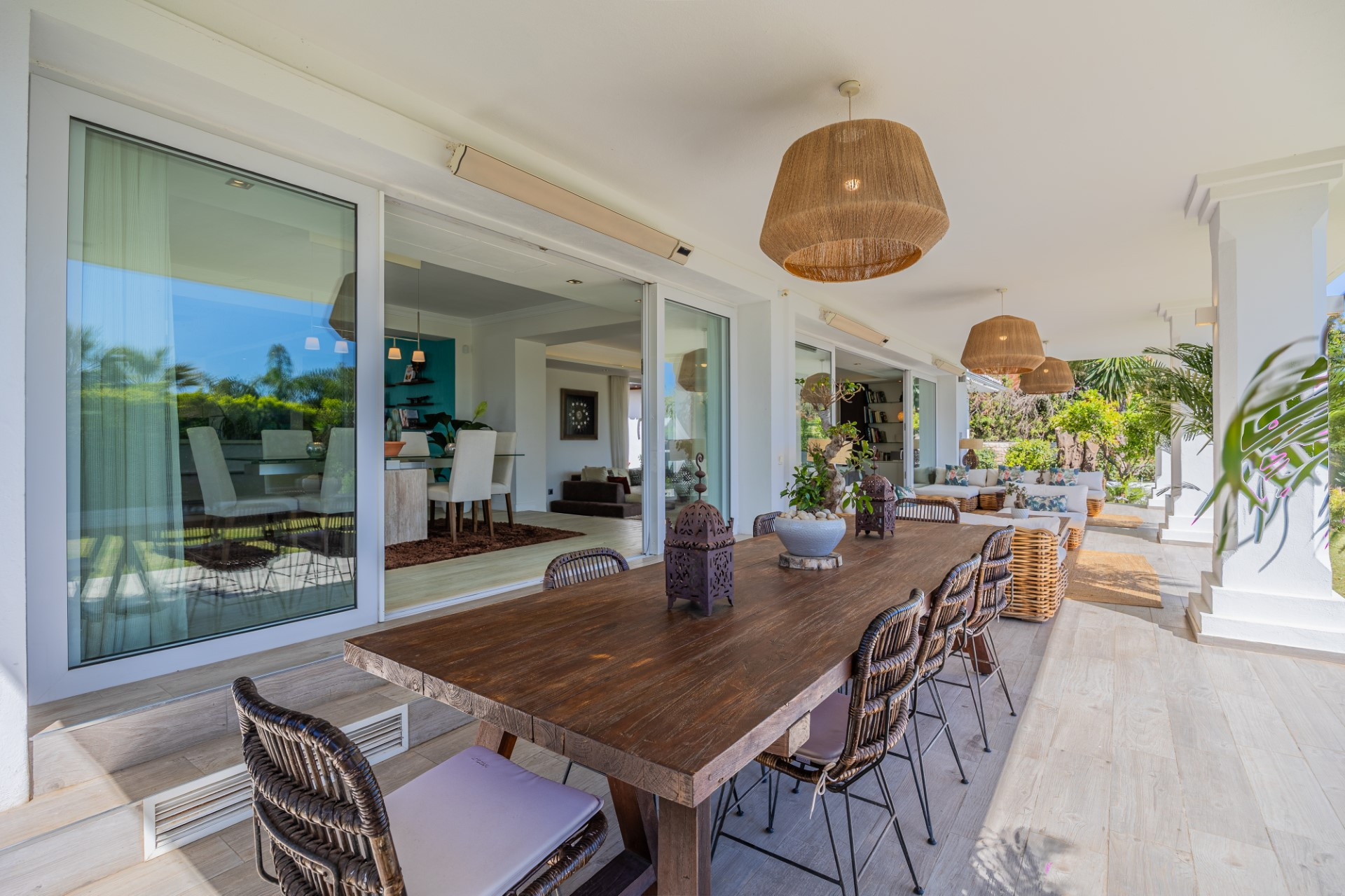 Elegante chalet familiar con amplios jardines situado en Rocio Nagüeles