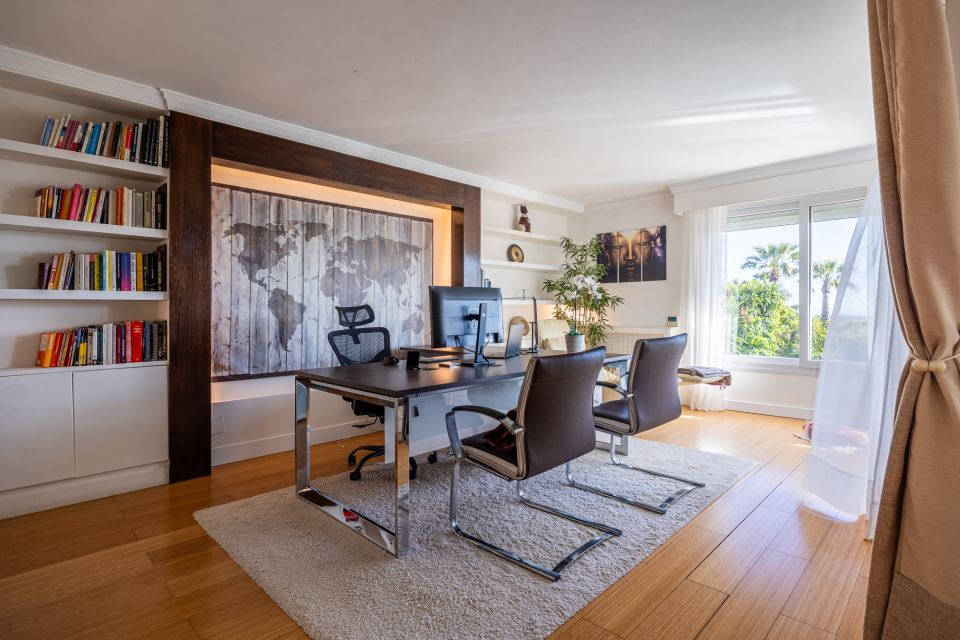 Elegante chalet familiar con amplios jardines situado en Rocio Nagüeles