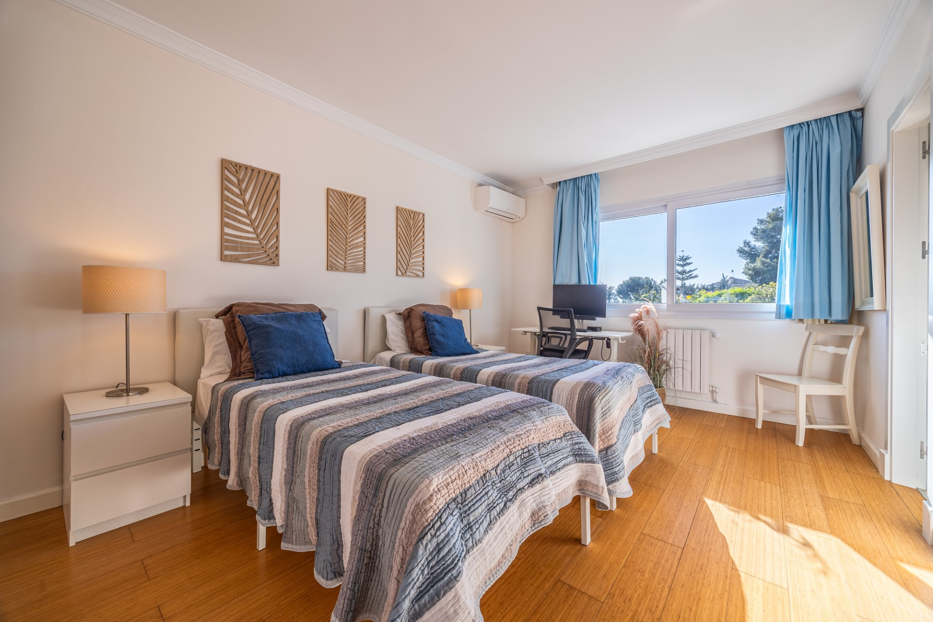 Elegante chalet familiar con amplios jardines situado en Rocio Nagüeles