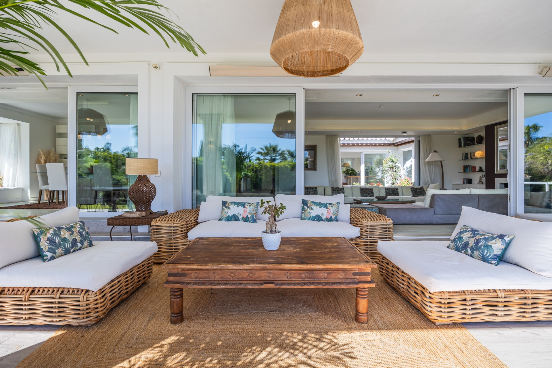 Elegante chalet familiar con amplios jardines situado en Rocio Nagüeles