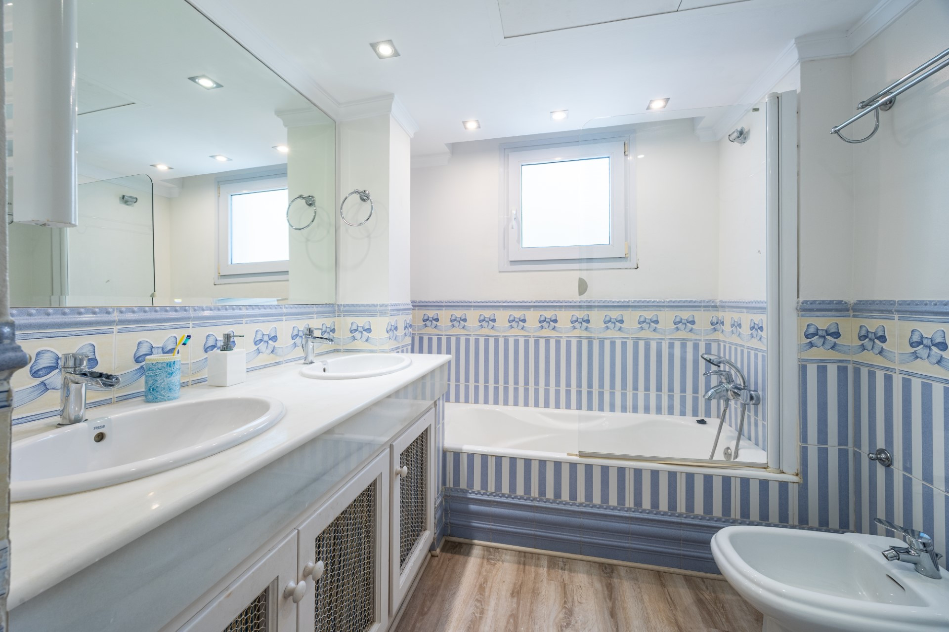 Elegante chalet familiar con amplios jardines situado en Rocio Nagüeles