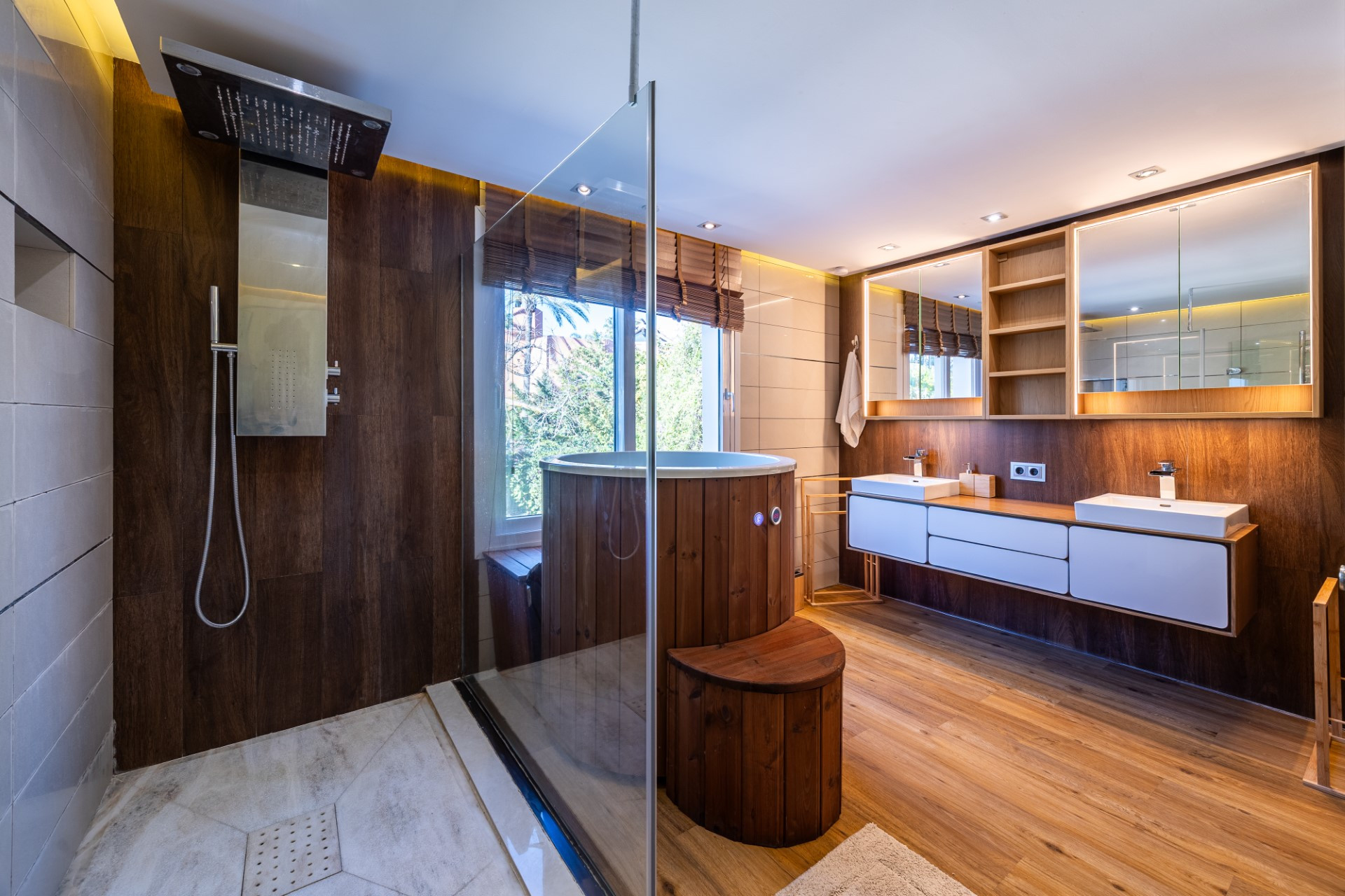 Elegante chalet familiar con amplios jardines situado en Rocio Nagüeles