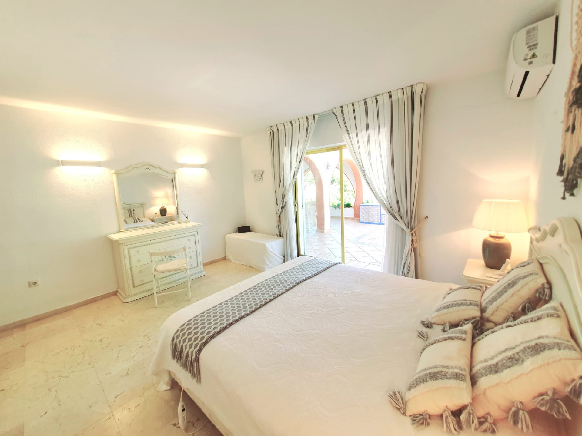 Large family villa boasting 4 bedrooms in the heart of Las Brisas with sea views