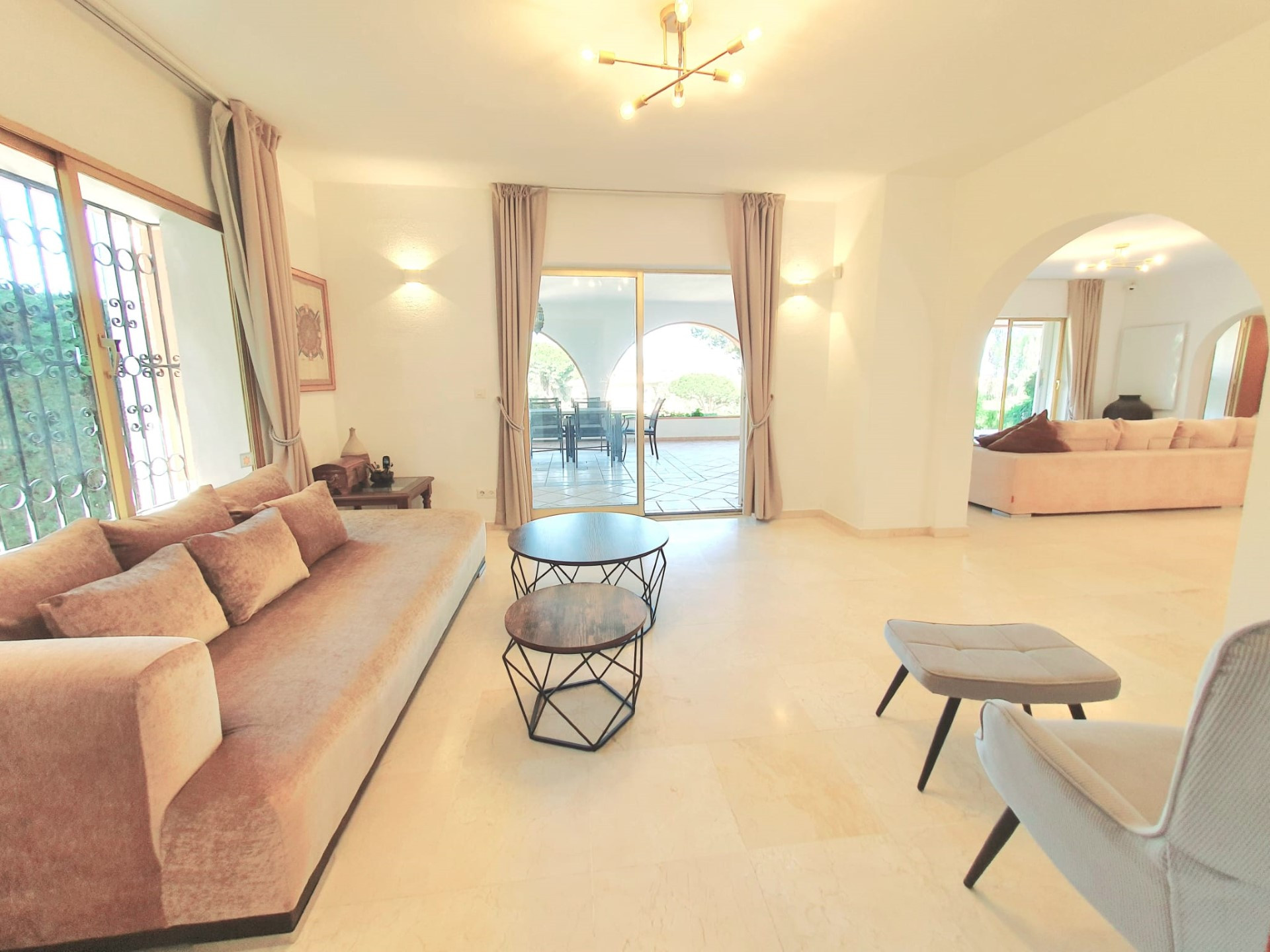 Large family villa boasting 4 bedrooms in the heart of Las Brisas with sea views