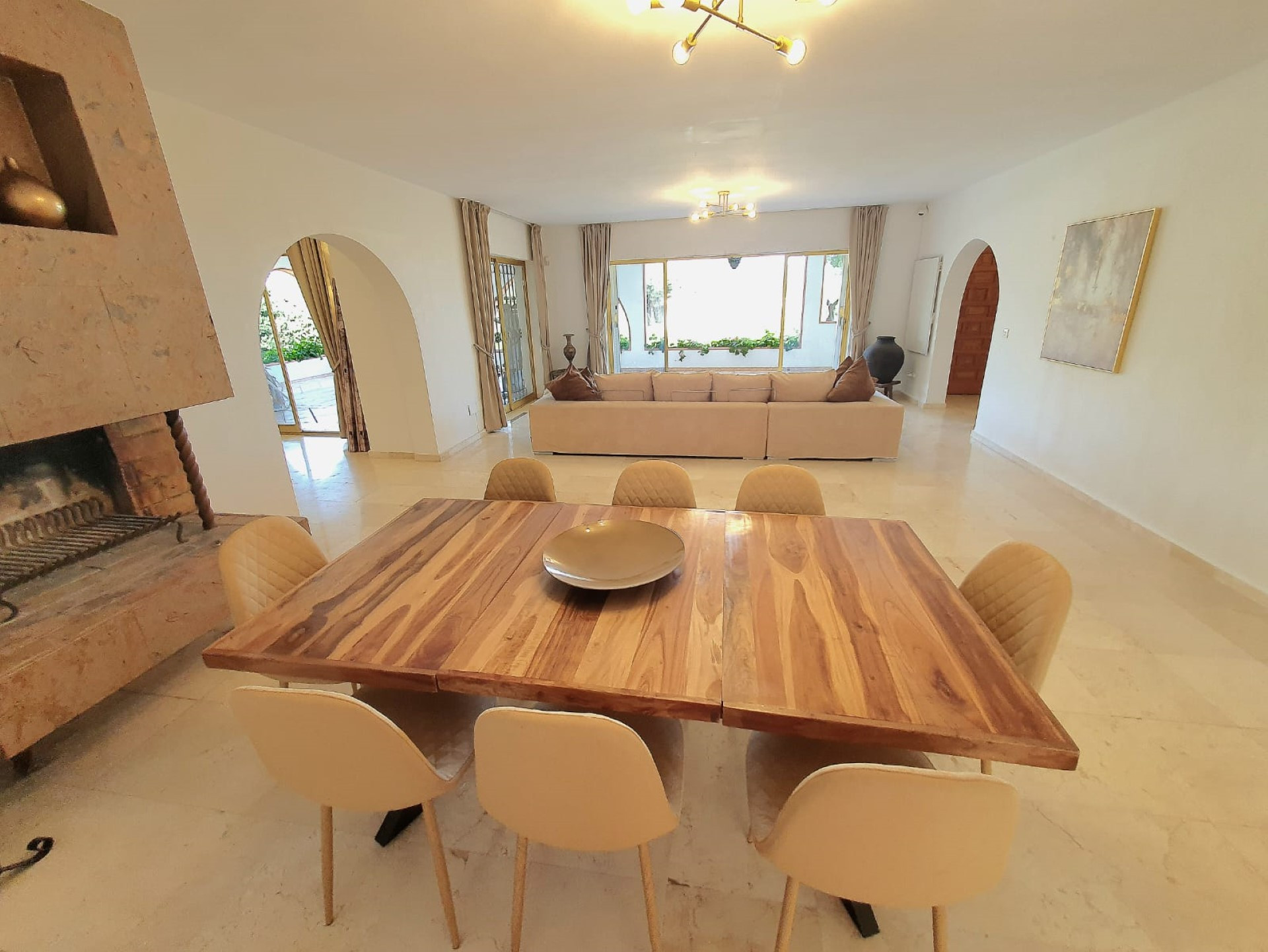 Large family villa boasting 4 bedrooms in the heart of Las Brisas with sea views