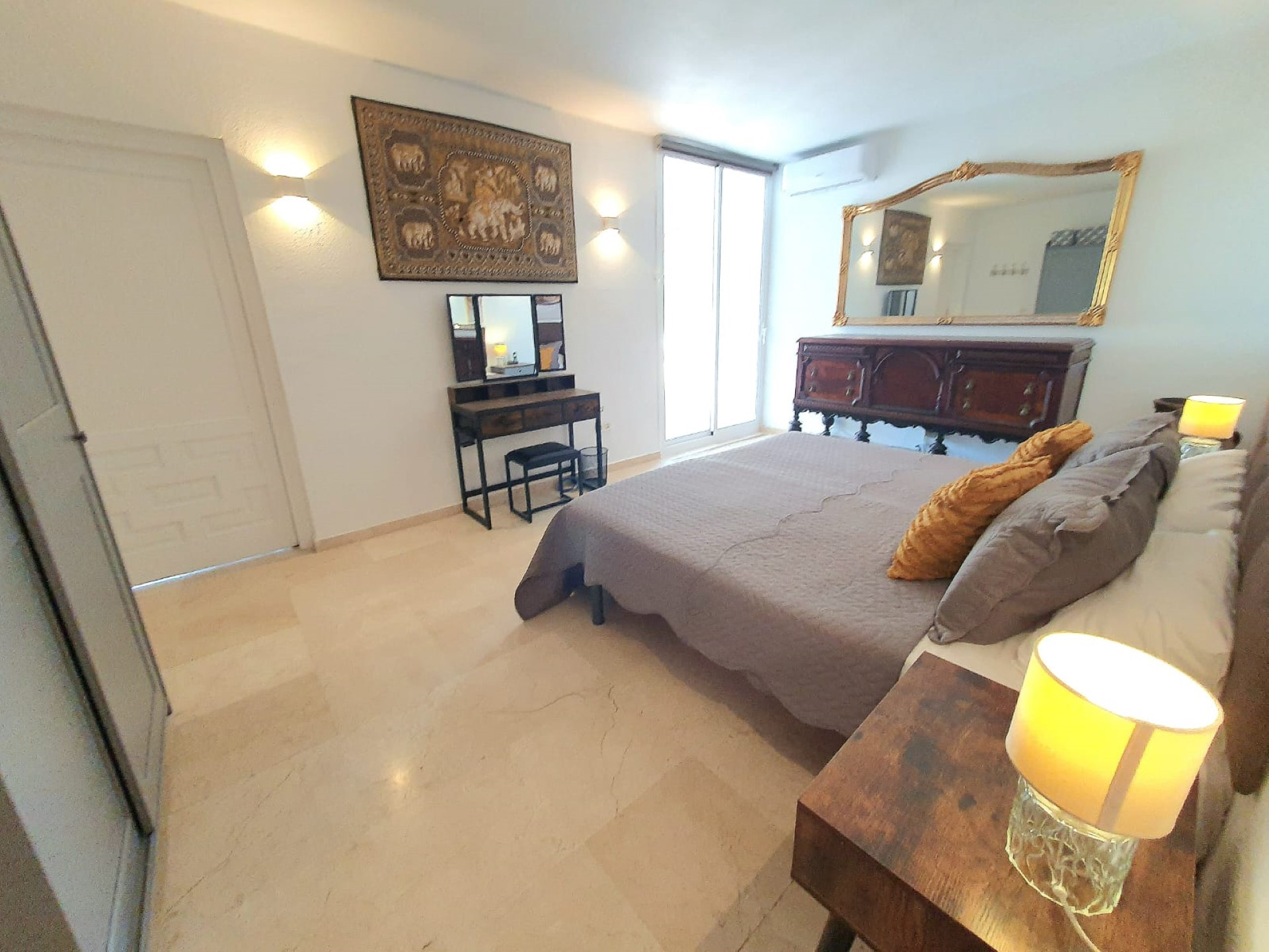 Large family villa boasting 4 bedrooms in the heart of Las Brisas with sea views