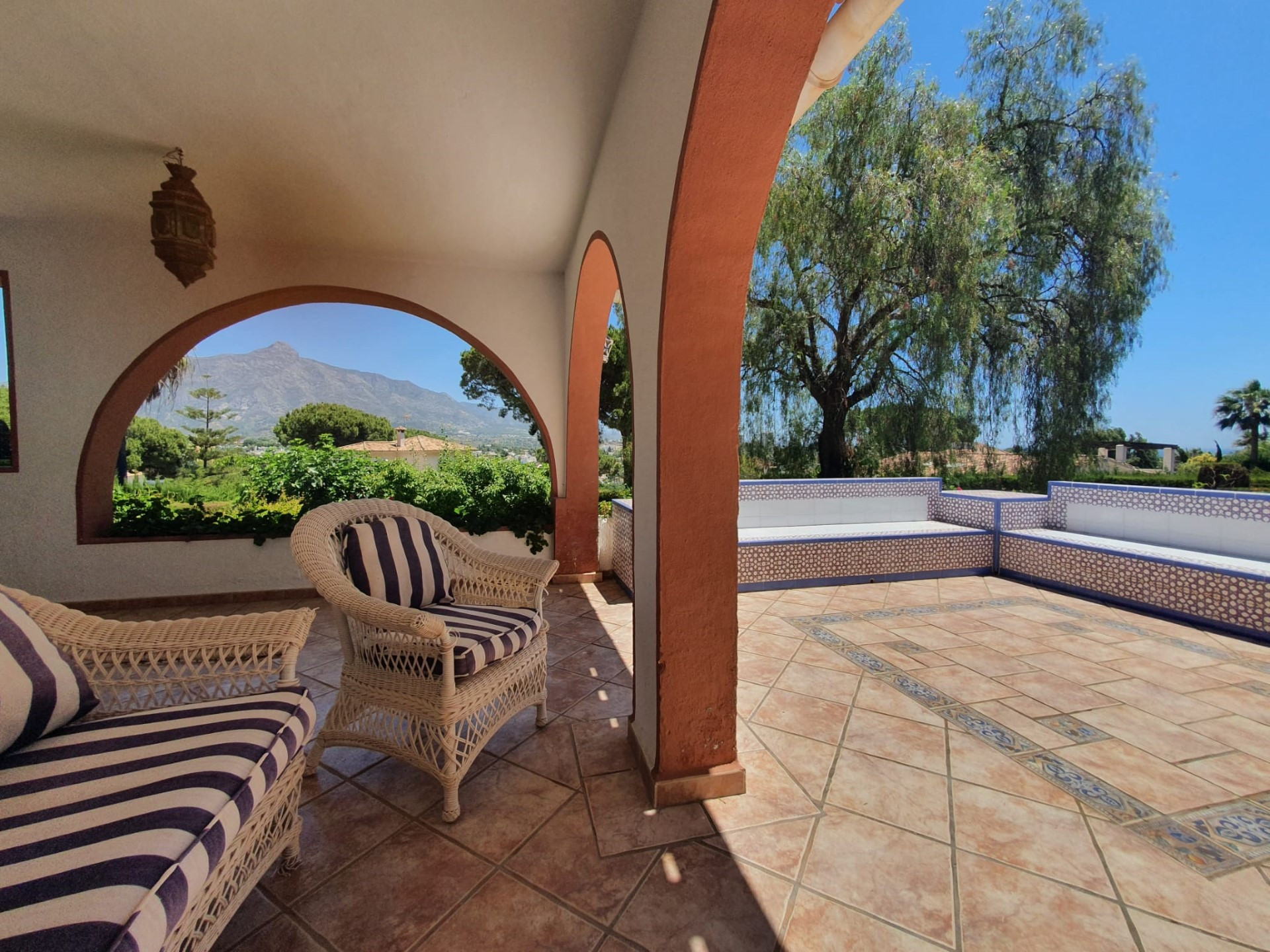 Large family villa boasting 4 bedrooms in the heart of Las Brisas with sea views