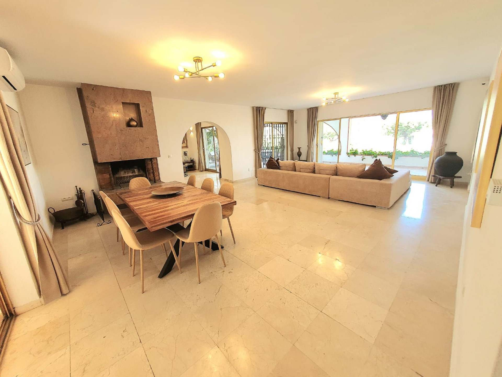 Large family villa boasting 4 bedrooms in the heart of Las Brisas with sea views