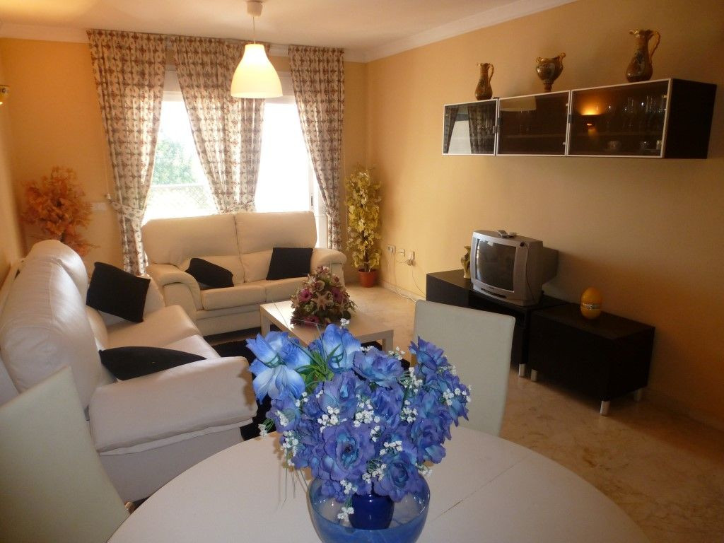 Luminous apartment with lovely views in Las Terrazas de Banus