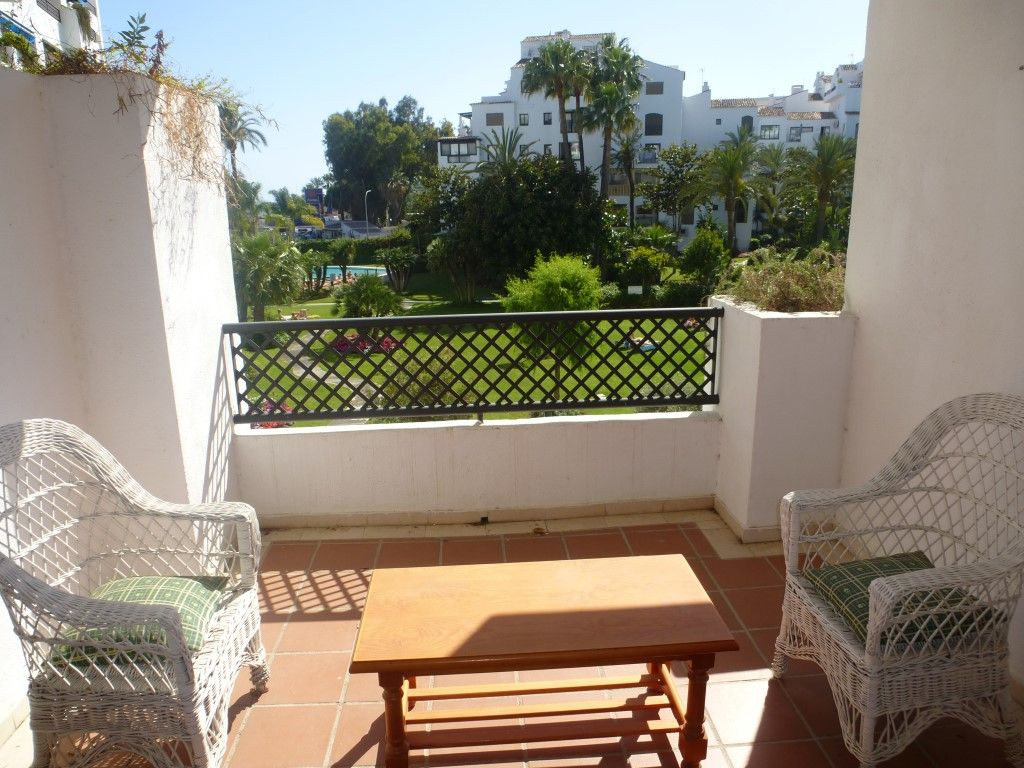 Luminous apartment with lovely views in Las Terrazas de Banus