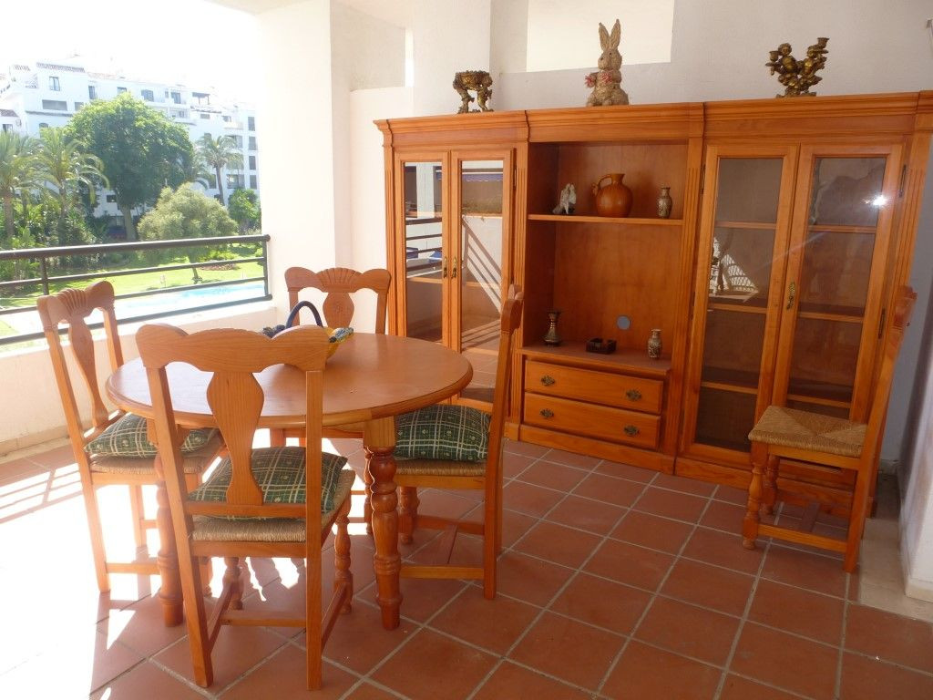 Luminous apartment with lovely views in Las Terrazas de Banus