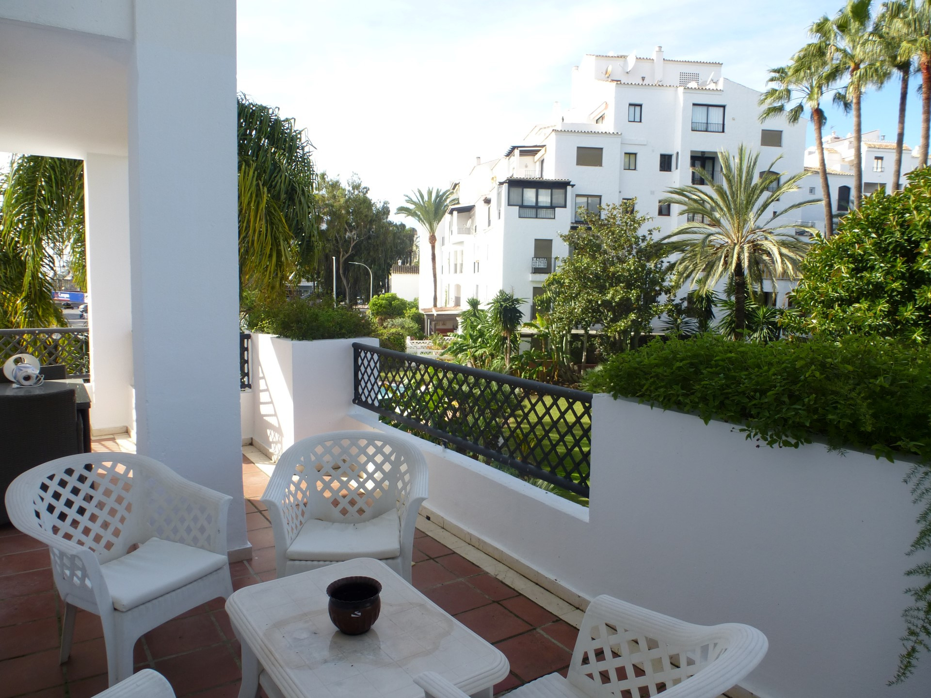 Luminous apartment in Las Terrazas de Banus