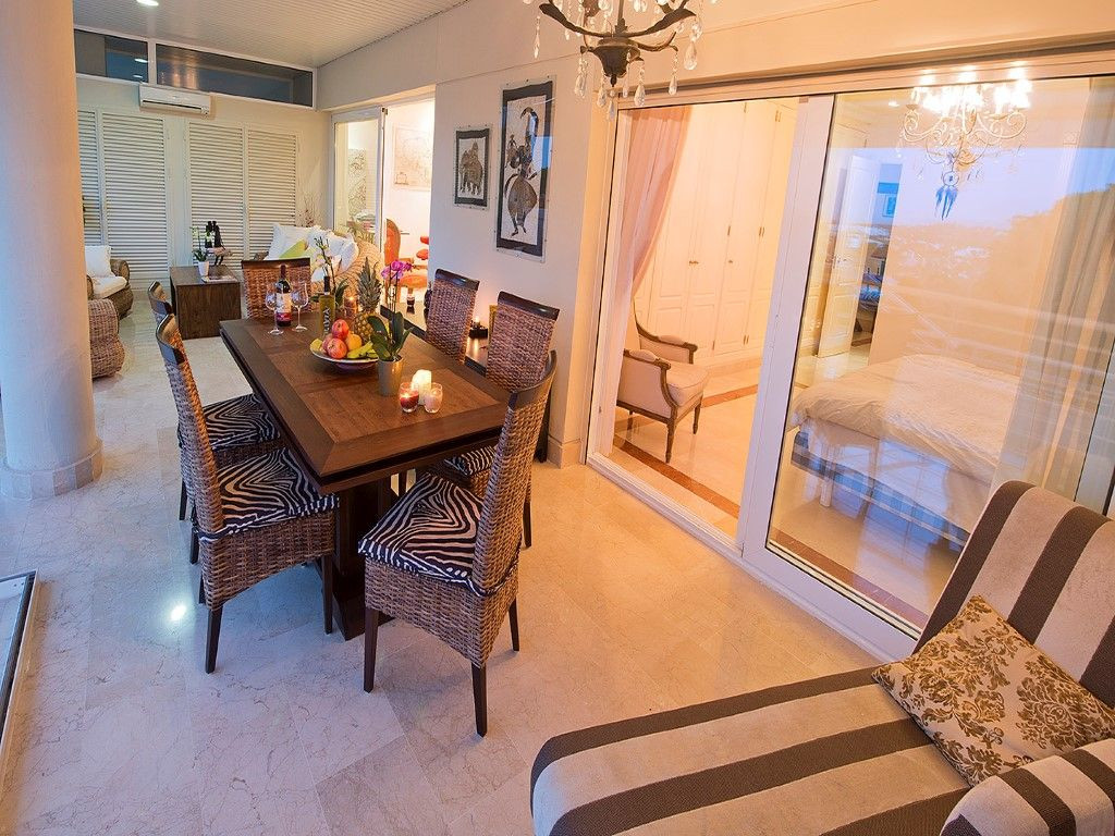 Luxury ground floor apartment in La Corniche