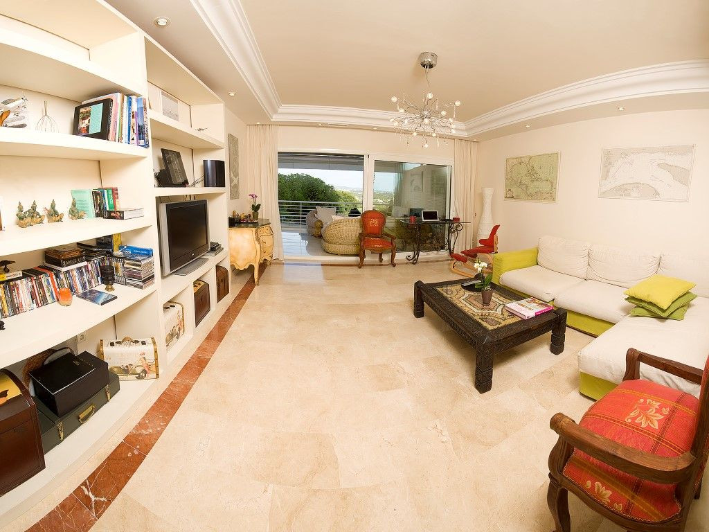 Luxury ground floor apartment in La Corniche