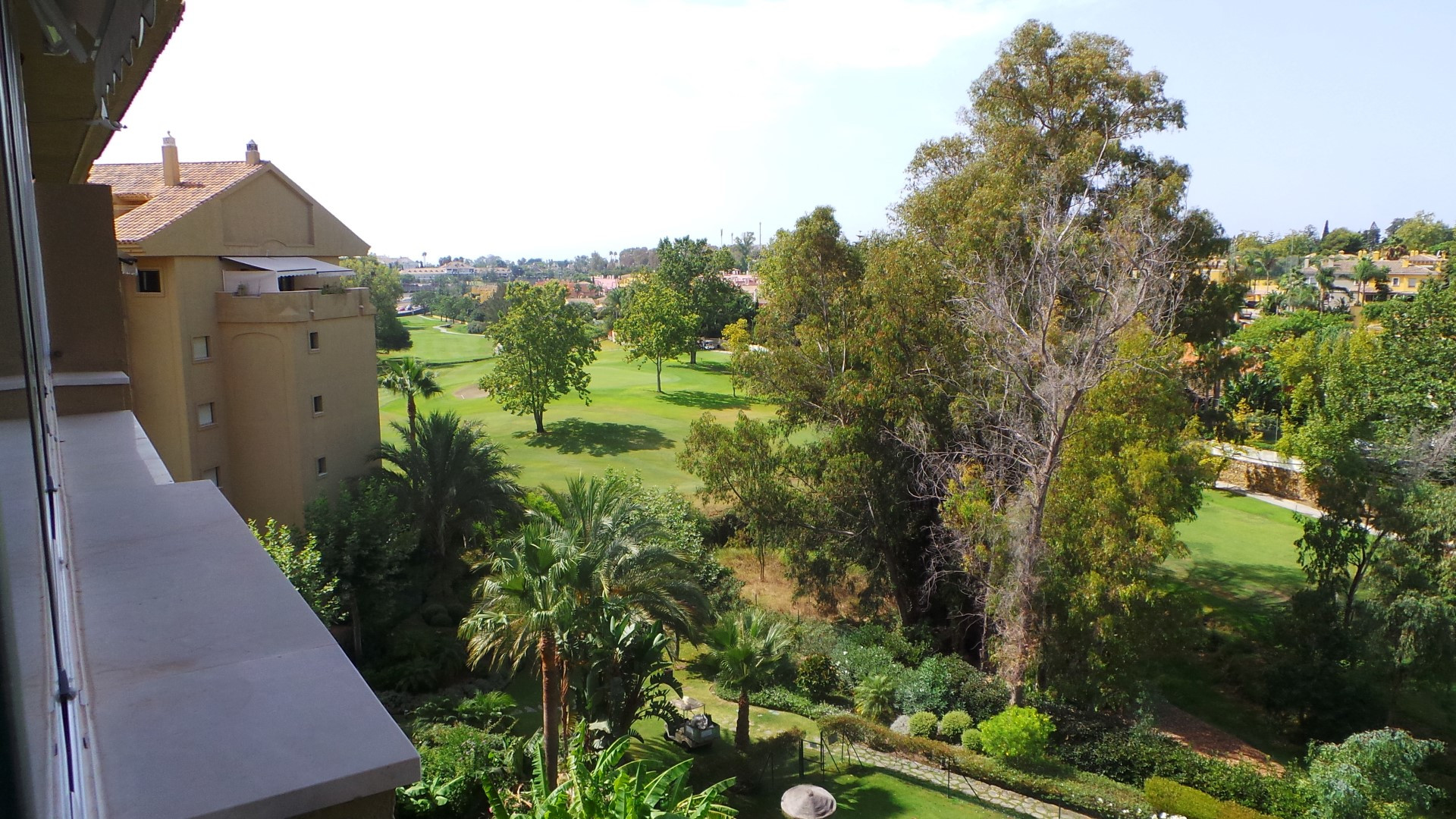 A stunning frontline golf 3 bedroom duplex penthouse in Guadalmina Alta