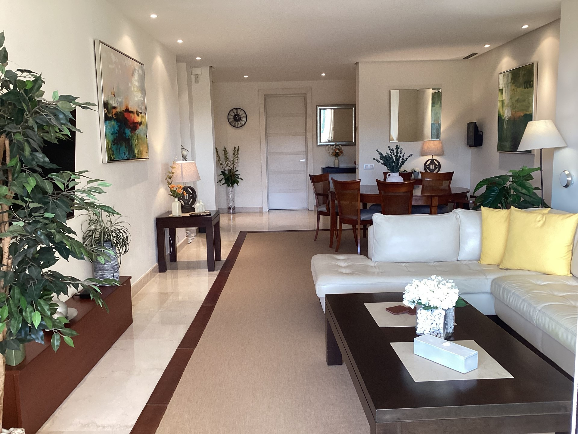 Perfect 2 bedroom apartment in La Trinidad with lovely sea views