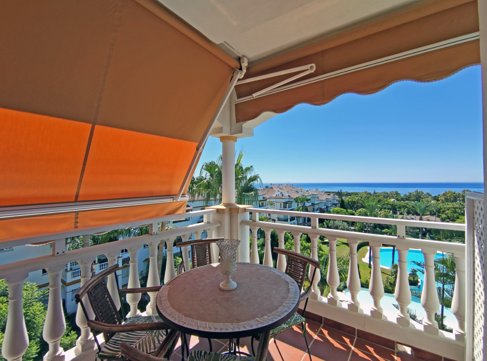 4 bedroom apartment on the Golden Mile with wonderful sea views