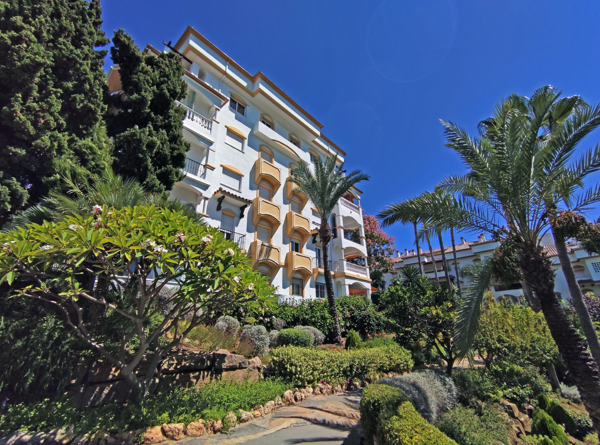 4 bedroom apartment on the Golden Mile with wonderful sea views