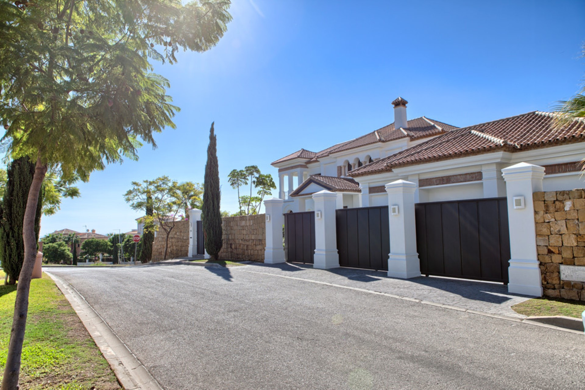 Luxury 6 bedroom villa in Los Flamingos Golf, Benahavis