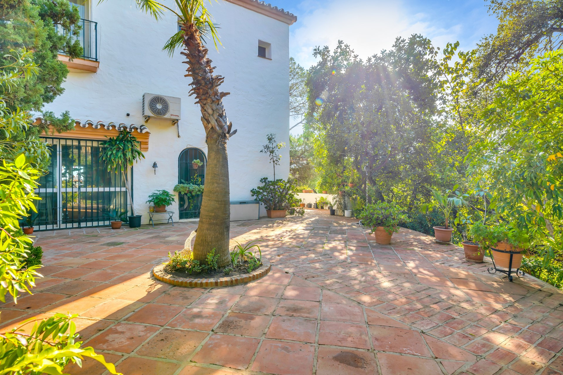 Villa con encanto rústico de 5 dormitorios en Selwo, Estepona