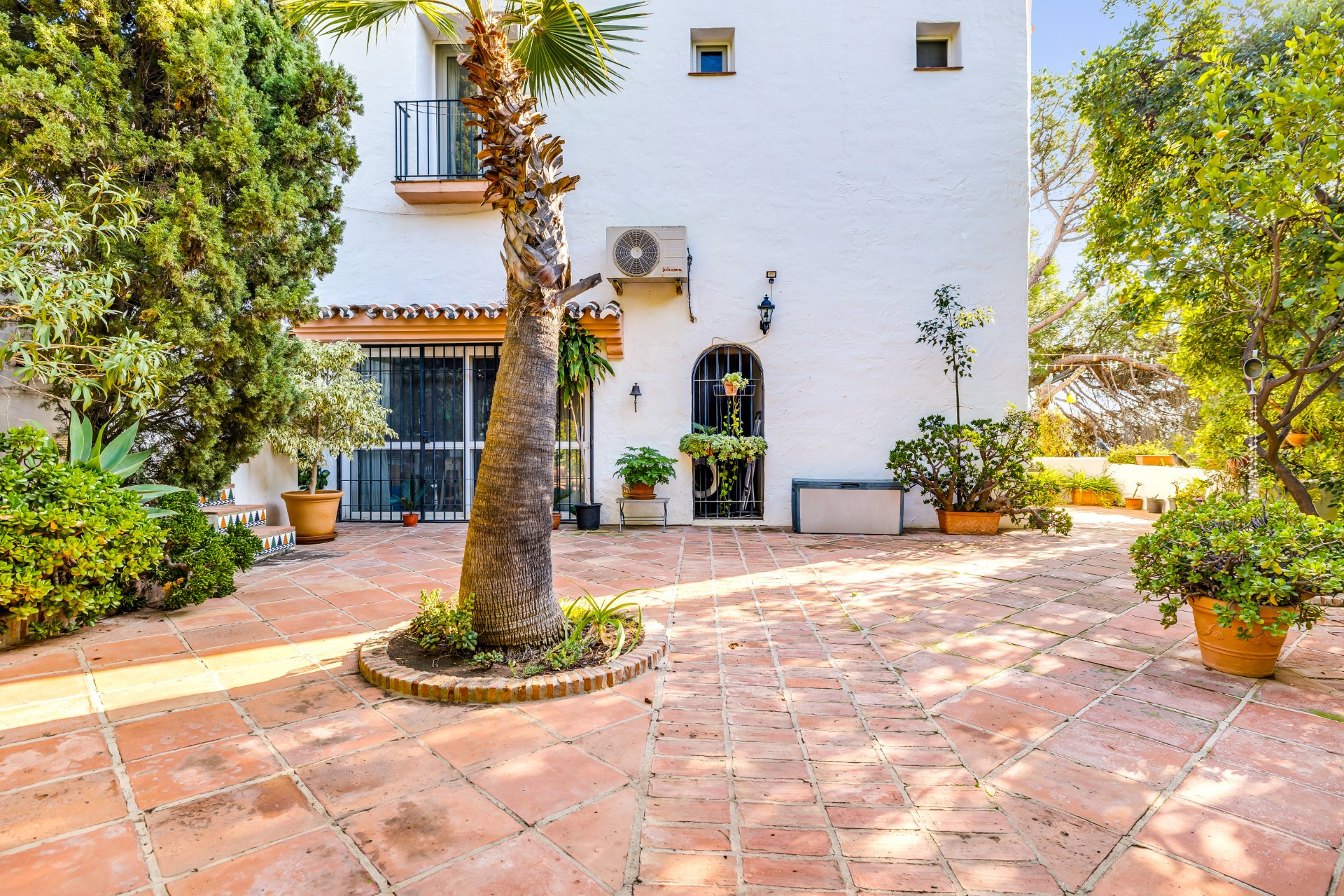 Villa con encanto rústico de 5 dormitorios en Selwo, Estepona