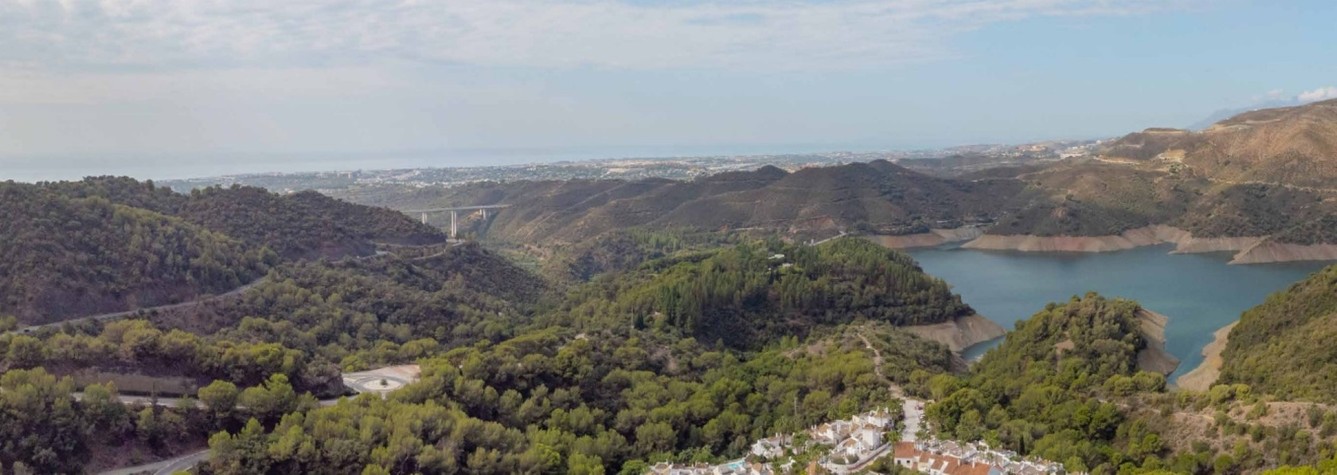 Apartamento de 2 dormitorios a estrenar con vistas al lago de Istán, Istán