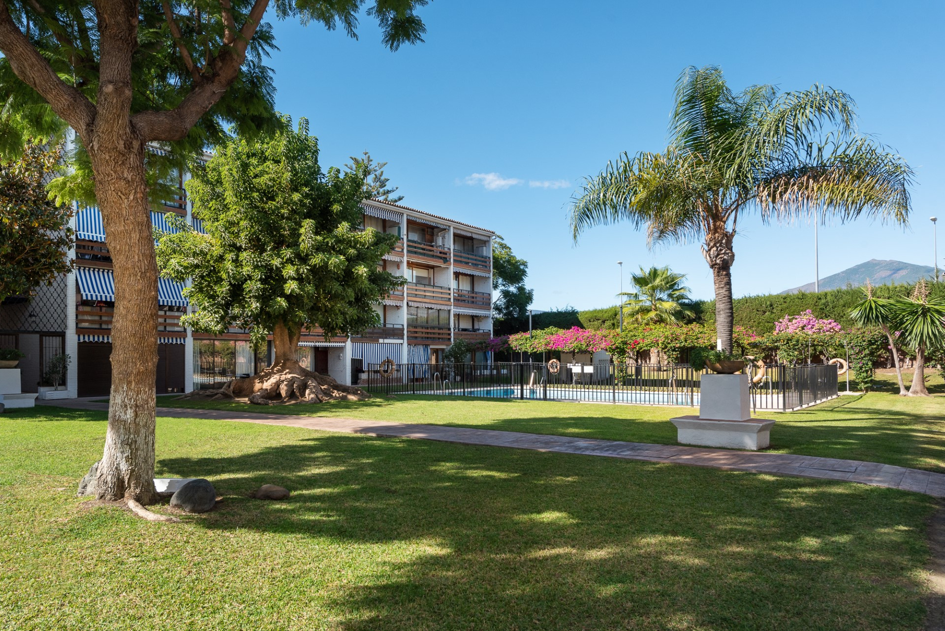 Fully renovated groundfloor beachside apartment in Cortijo Blanco