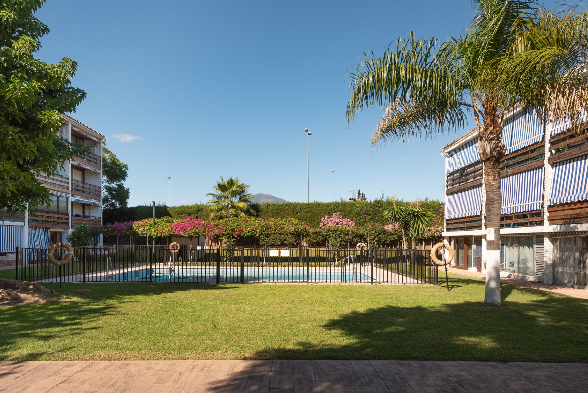 Fully renovated groundfloor beachside apartment in Cortijo Blanco